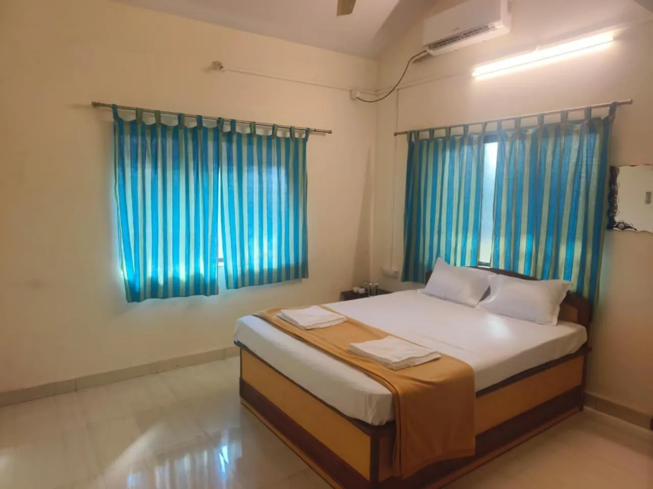 Bed in Hotel sabera residency
