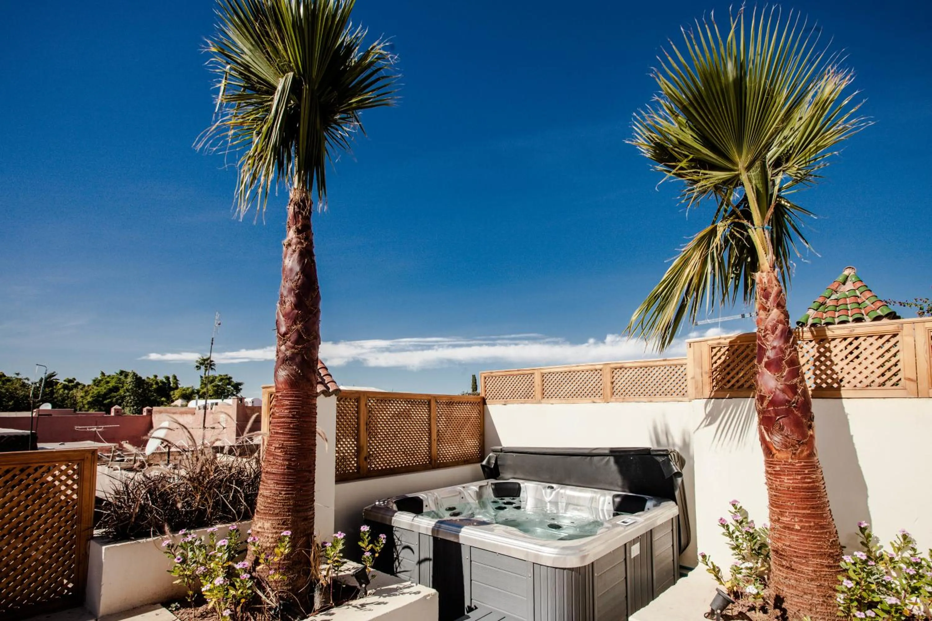 Hot Tub in Riad Enchanté
