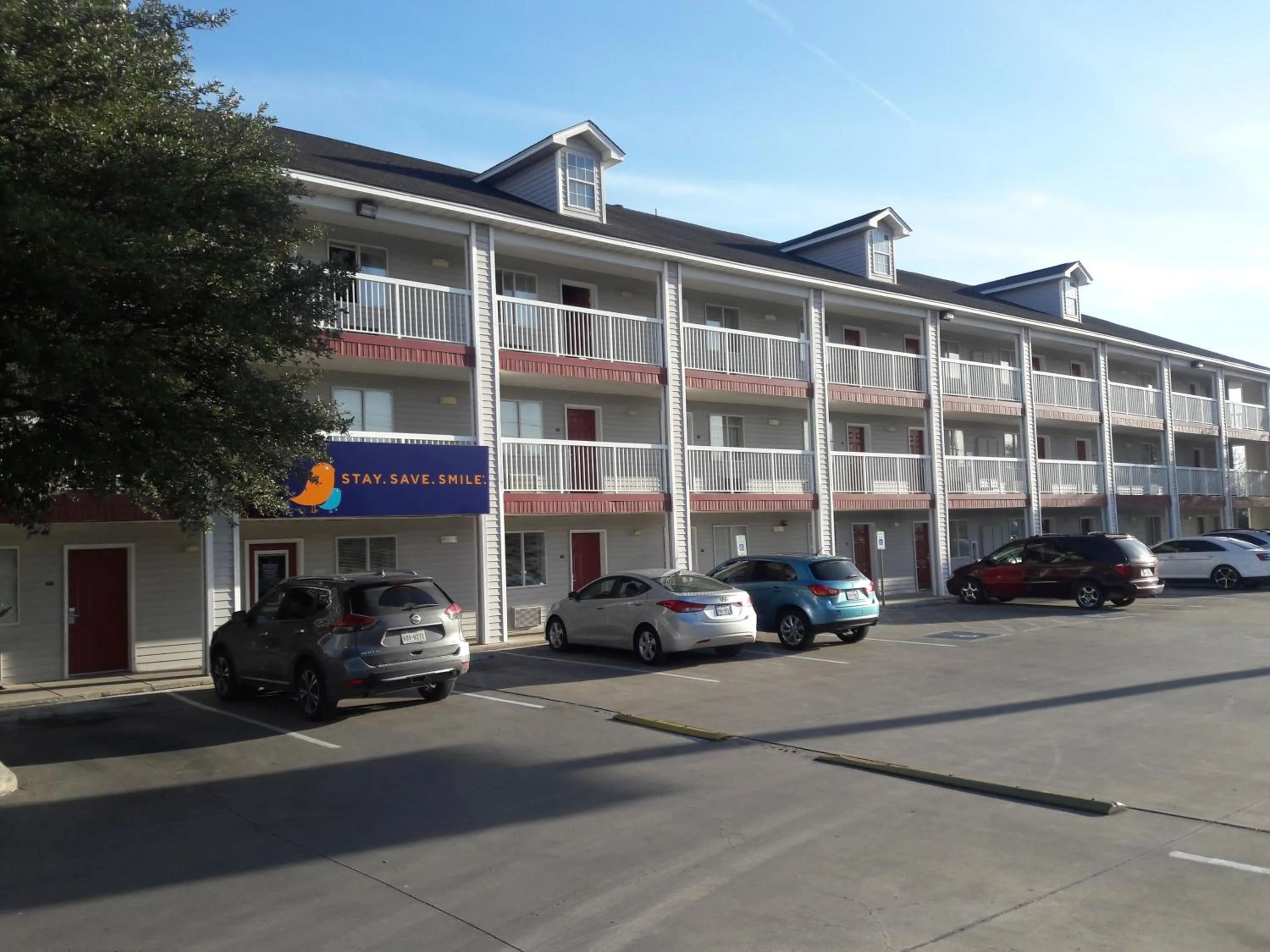 Property building in InTown Suites Extended Stay San Antonio TX - Nacogdoches Road
