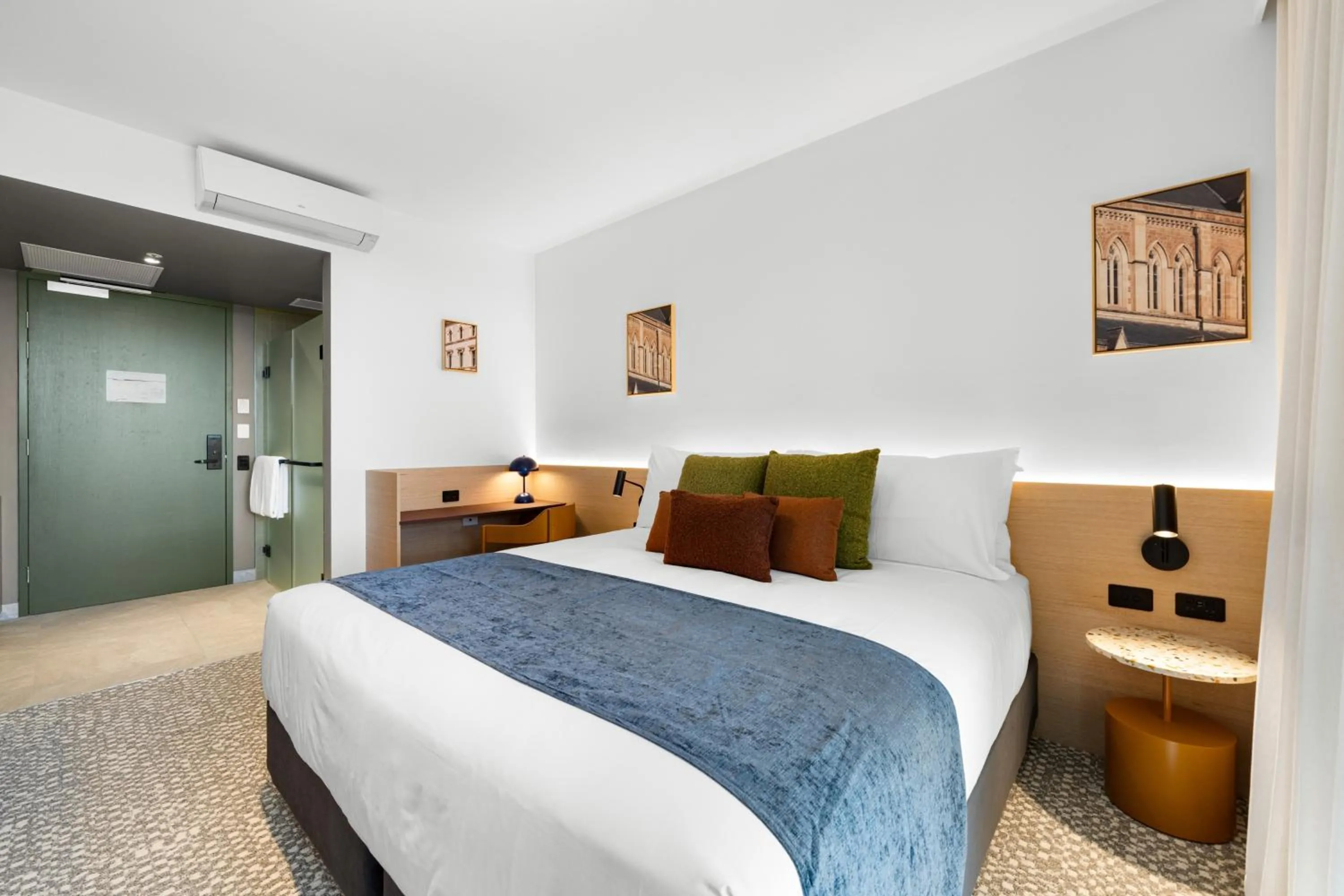 Bathroom, Bed in Urban Rest Hackney Hotel