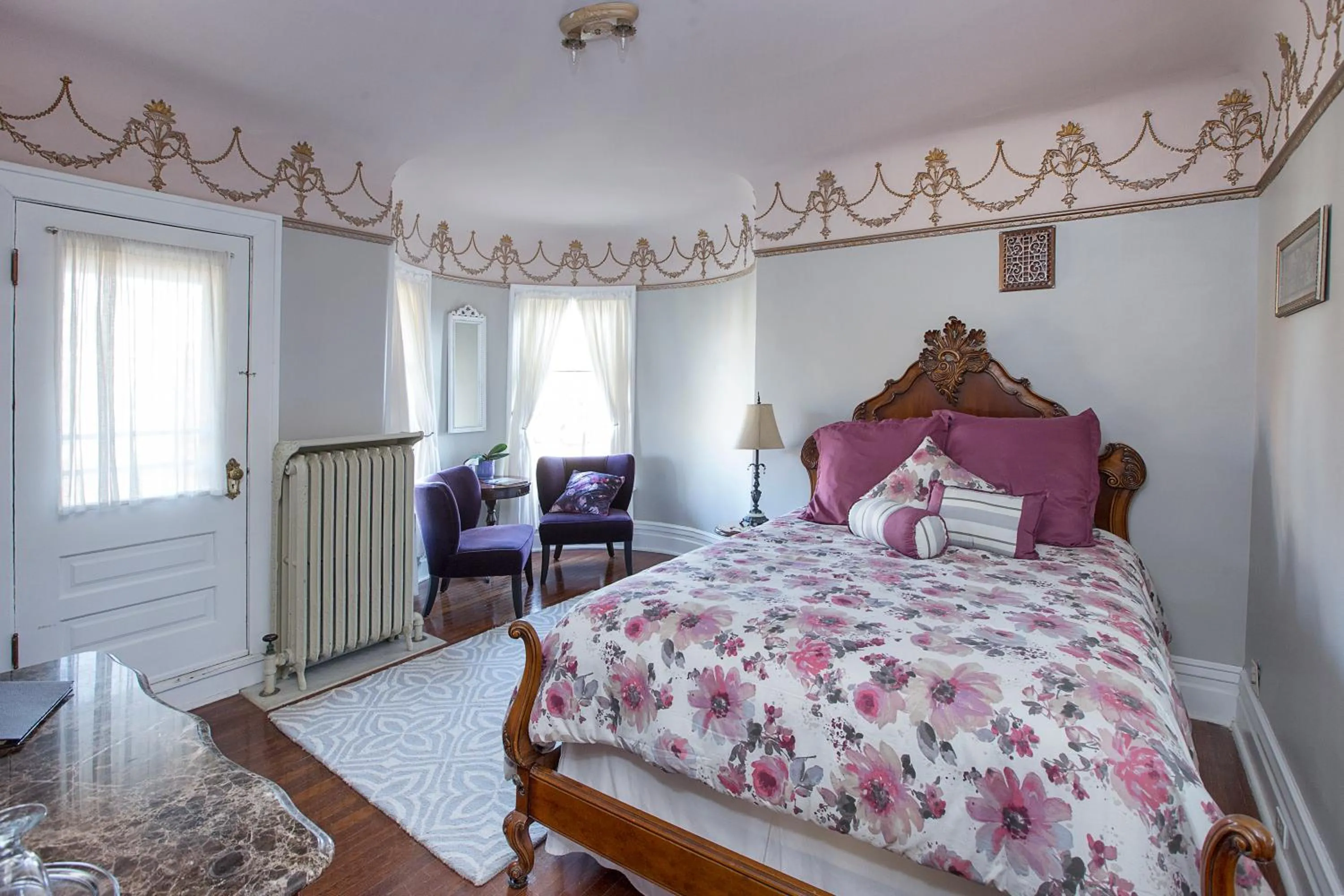 Photo of the whole room, Bed in Market Street Inn