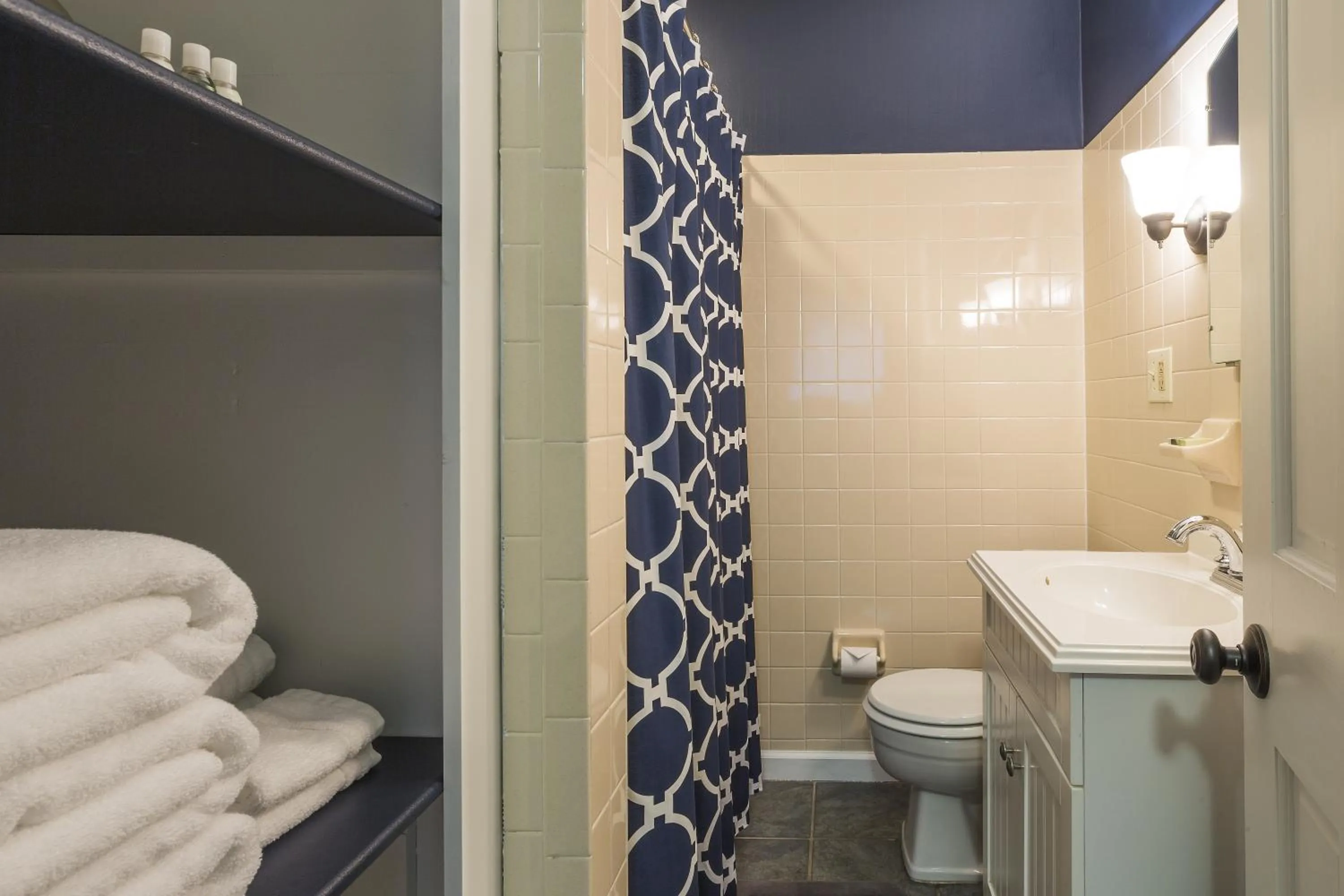 Bathroom in Market Street Inn