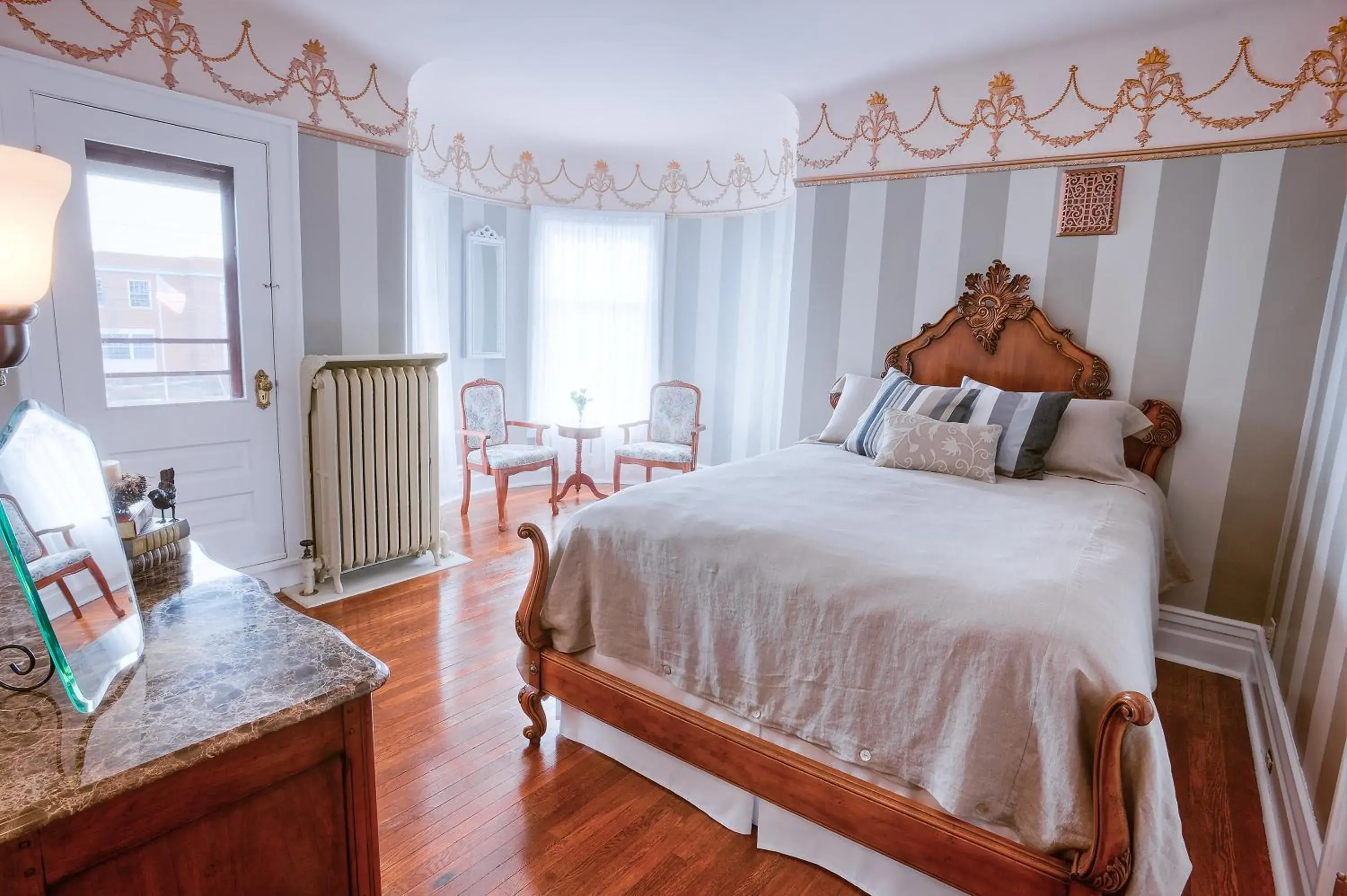 Queen Room with Balcony in Market Street Inn Queen Room with Balcony in Market Street Inn