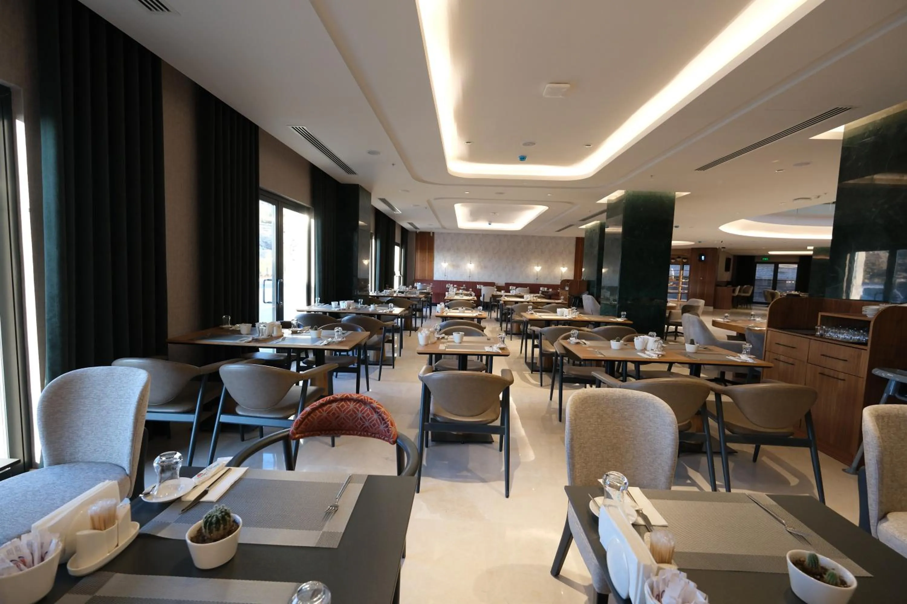 Restaurant/places to eat in Park Dedeman Konya