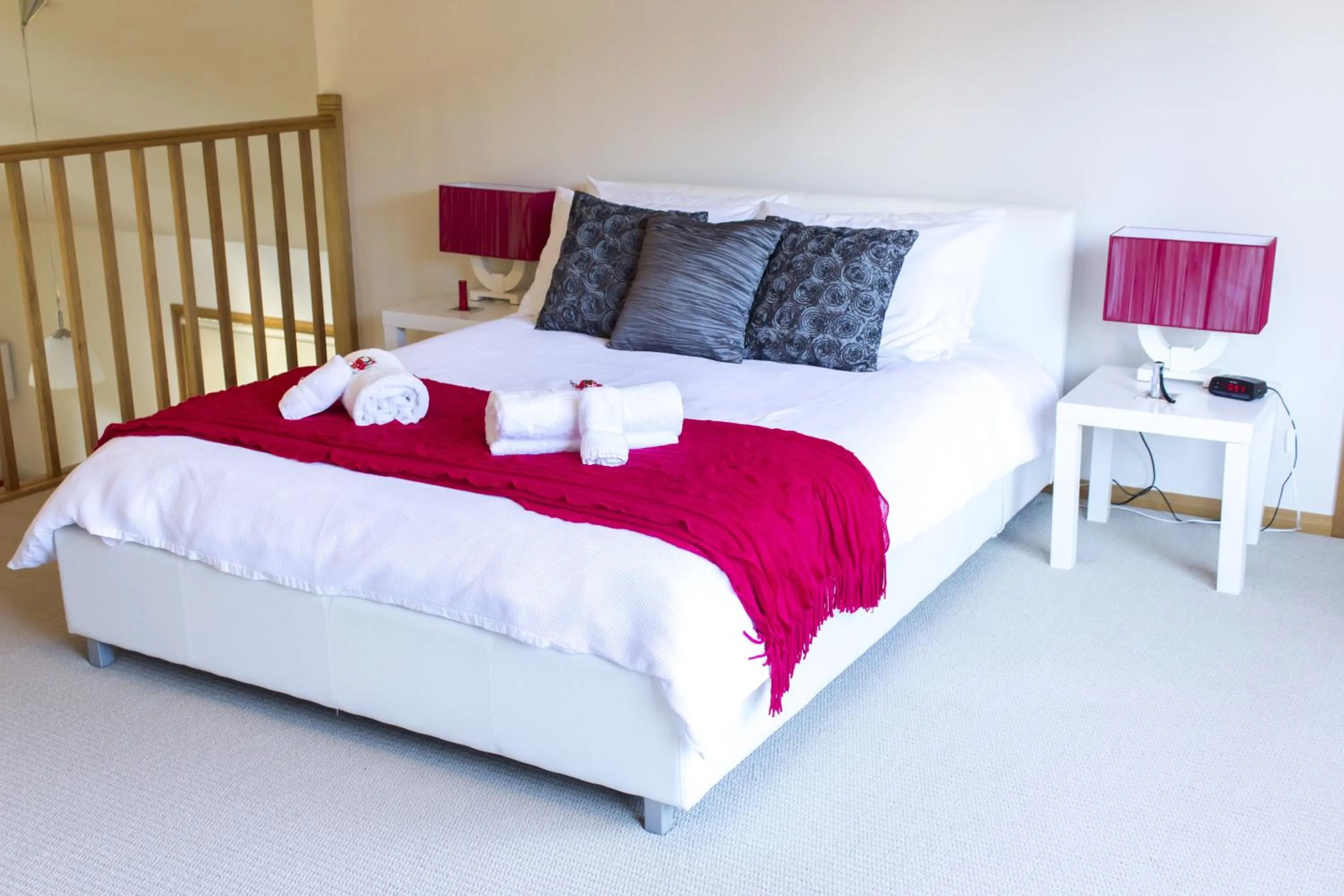 Bedroom, Bed in Roosters Rest