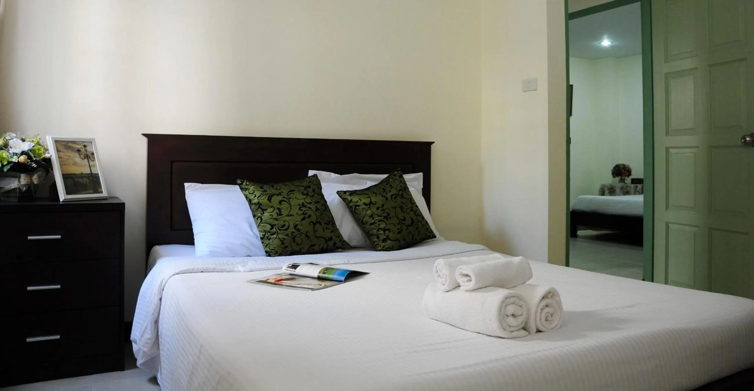 Bed in Thanaree place