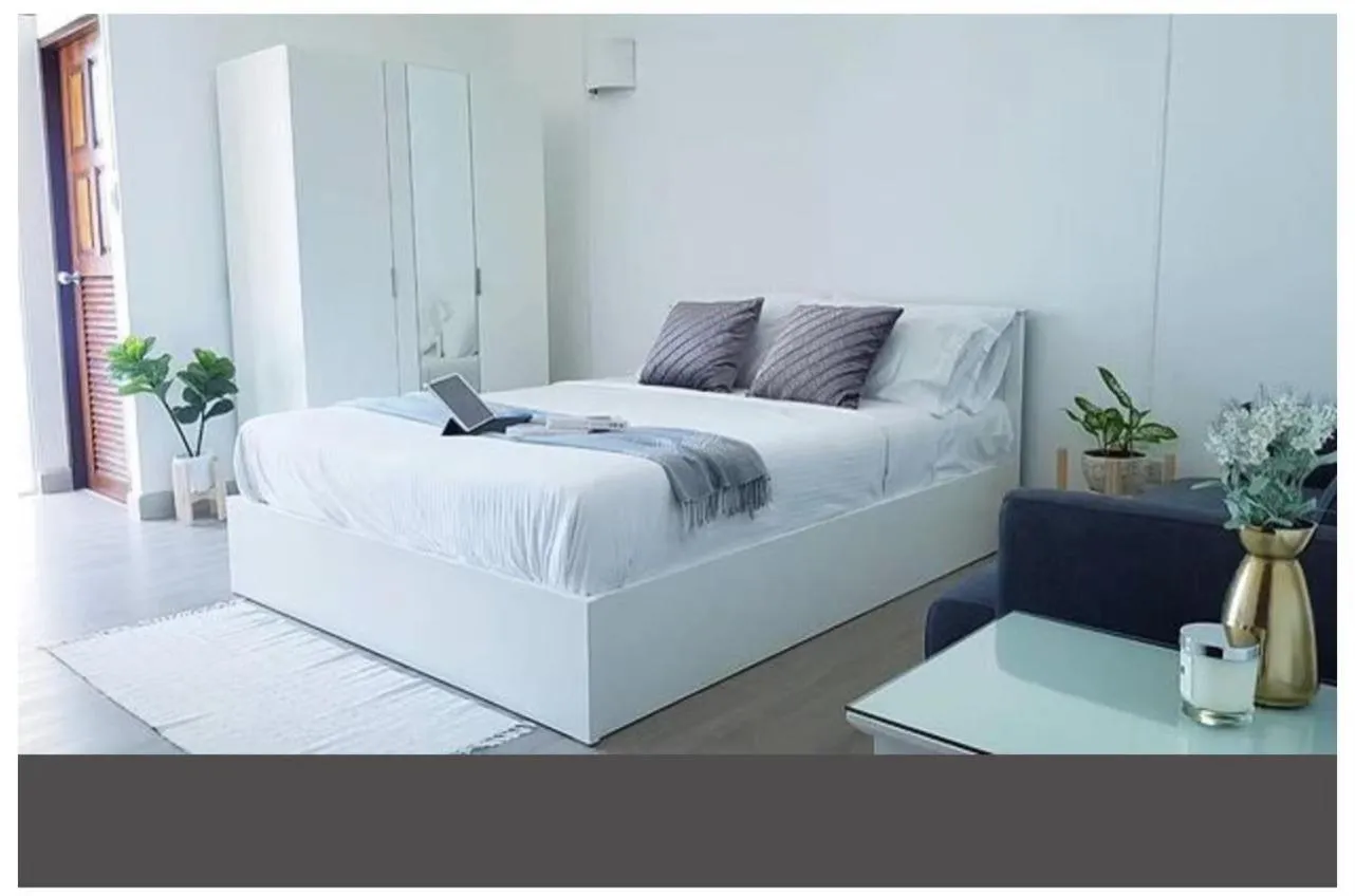 Photo of the whole room, Bed in Thanaree place