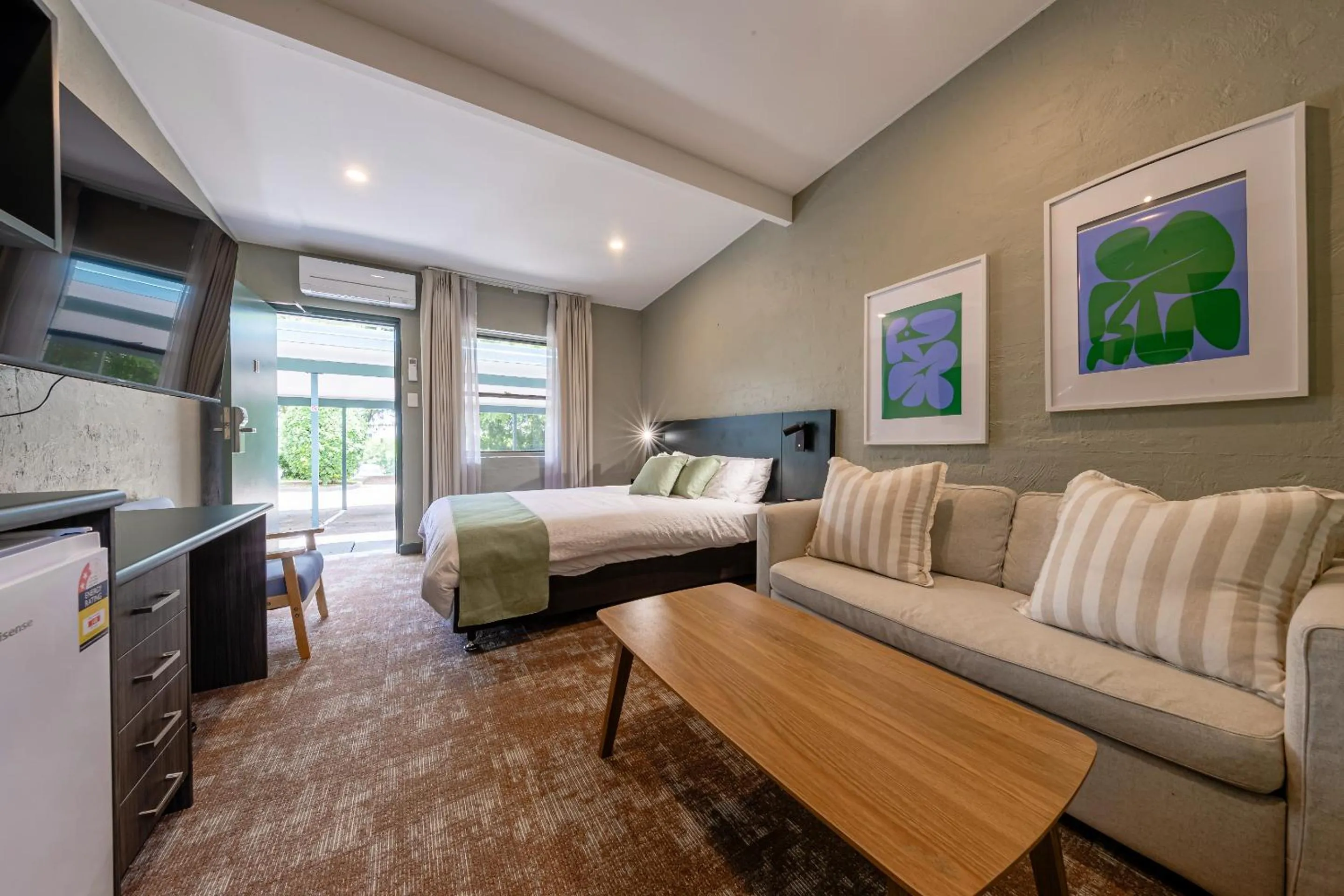 Bed in Everton Park Hotel