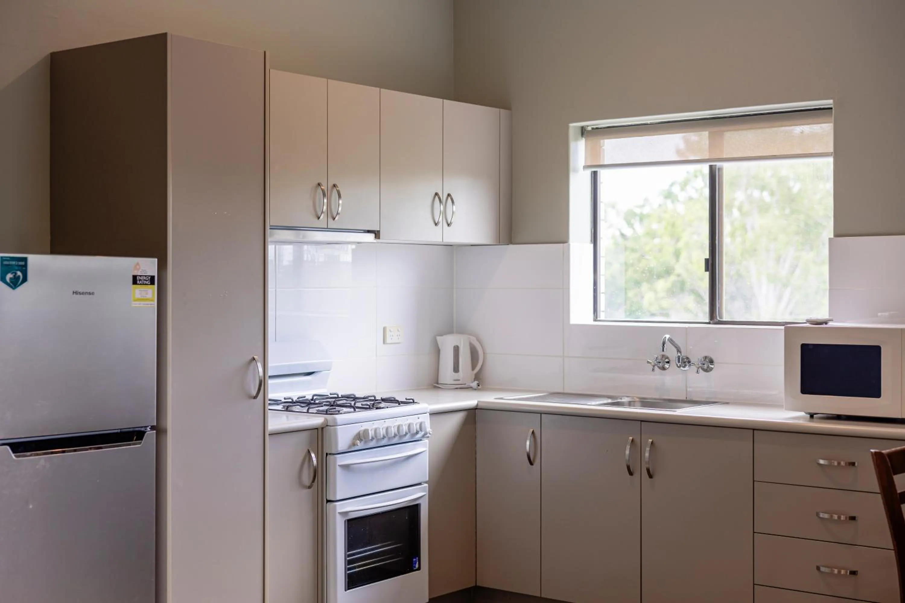 Kitchen or kitchenette in Everton Park Hotel