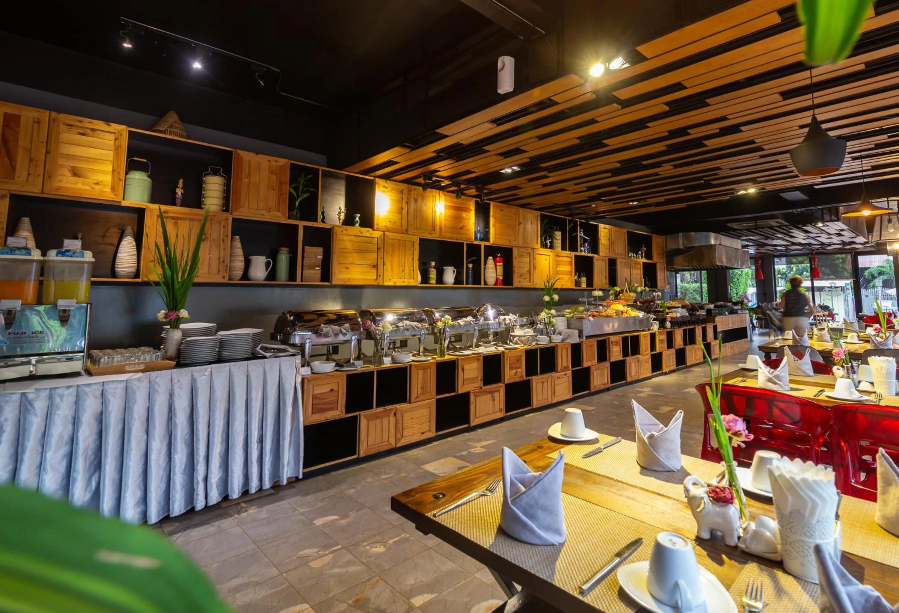 Restaurant/places to eat in Damrei Angkor Hotel