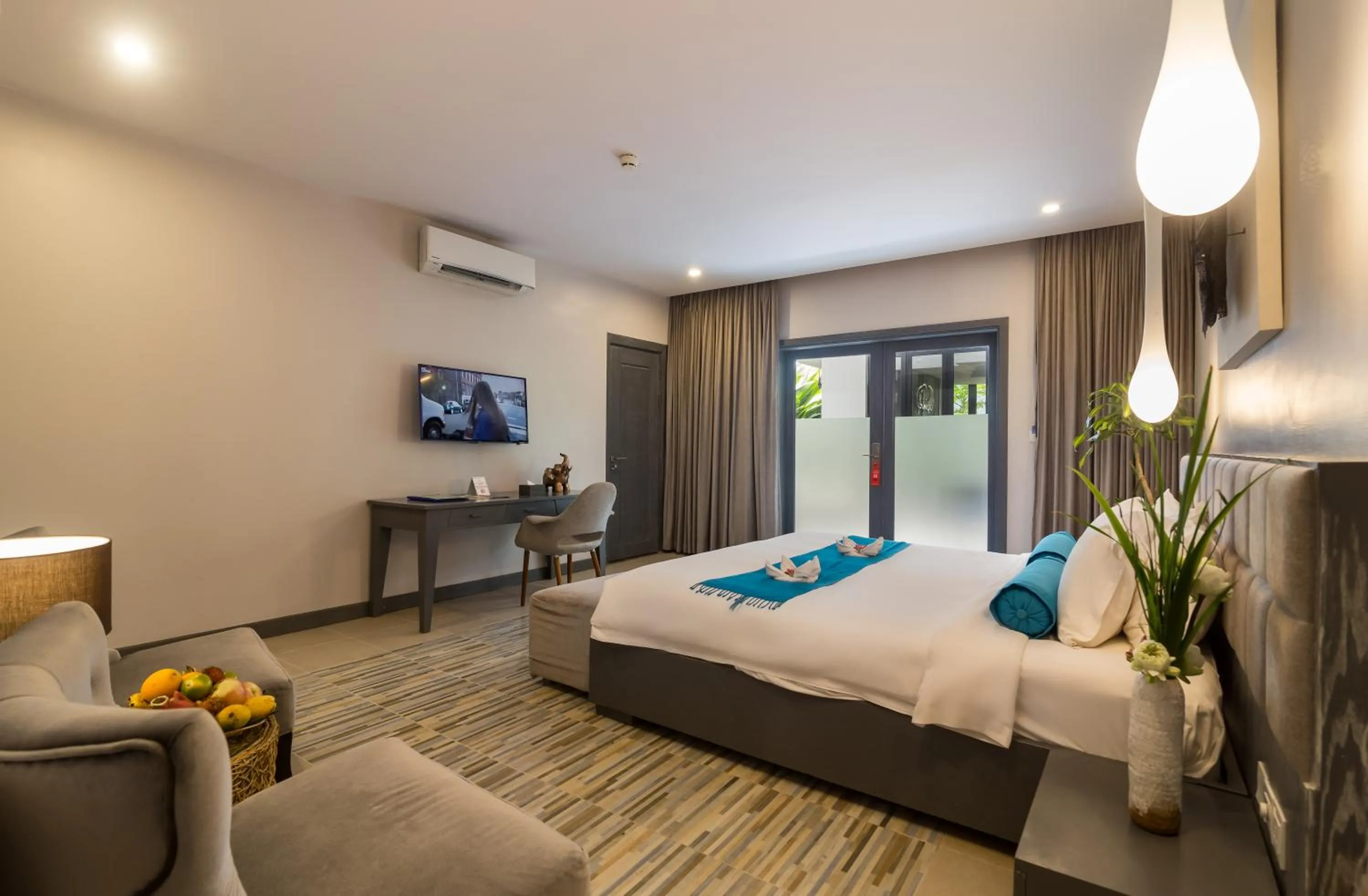 Photo of the whole room, Bed in Damrei Angkor Hotel