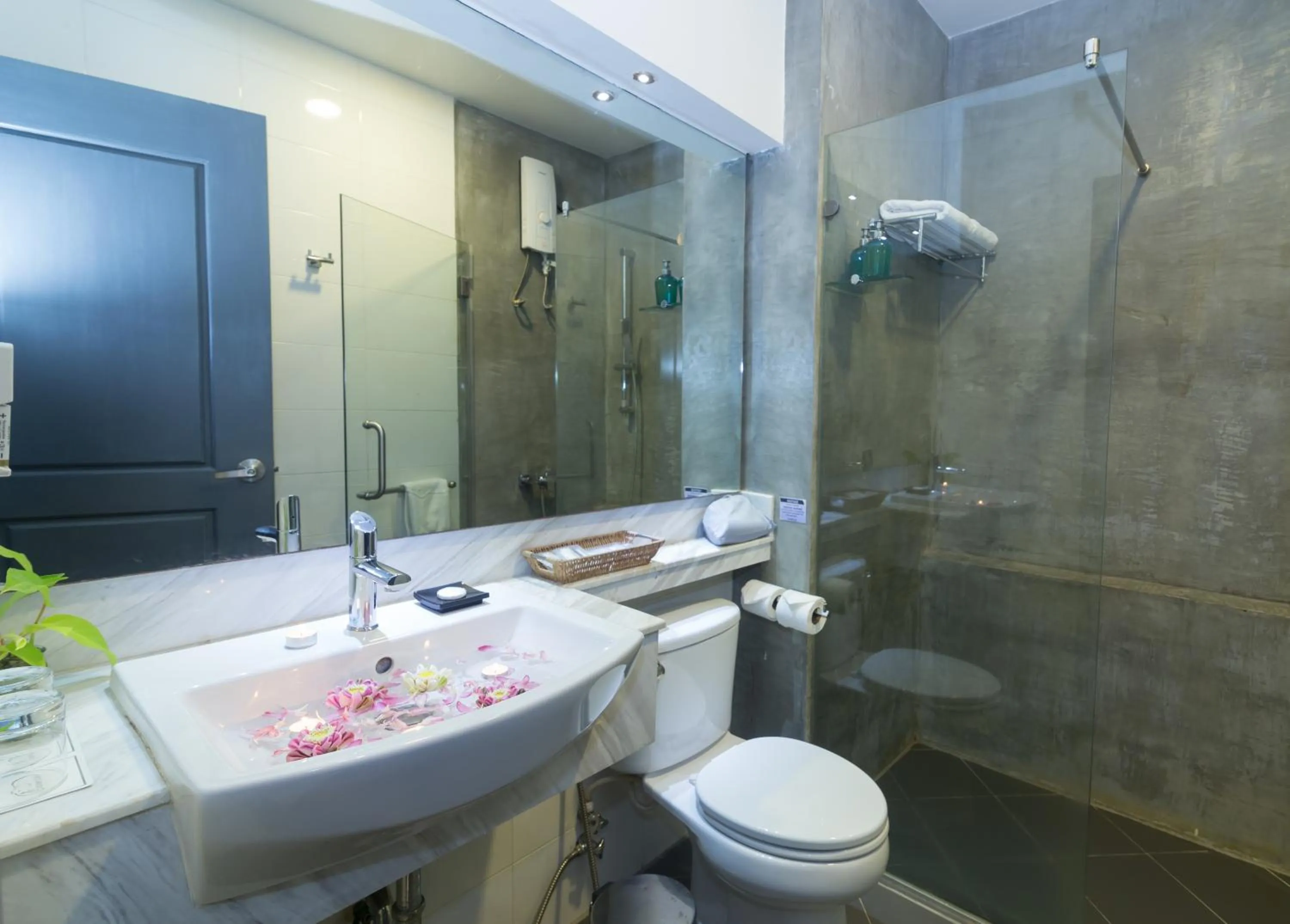 Bathroom in Damrei Angkor Hotel