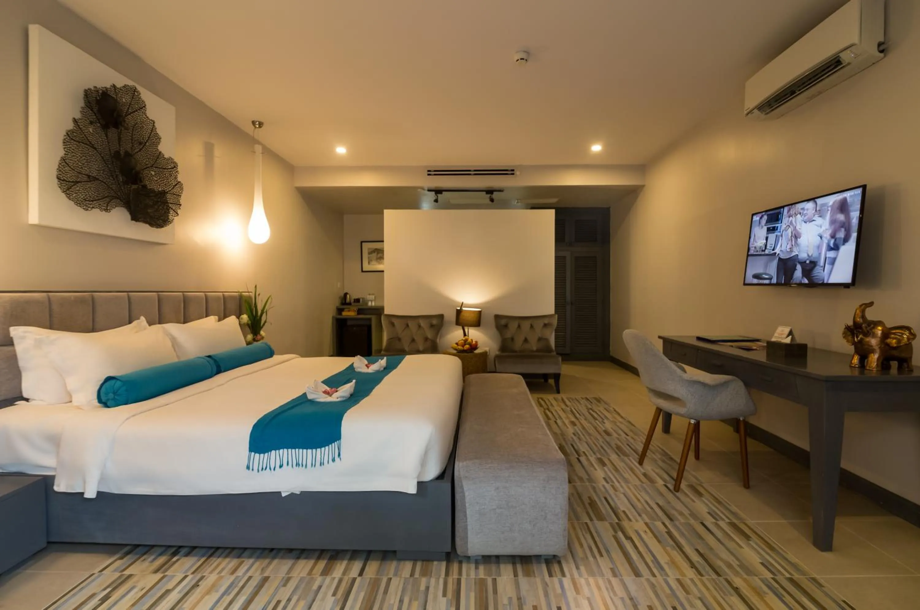 Photo of the whole room, Bed in Damrei Angkor Hotel