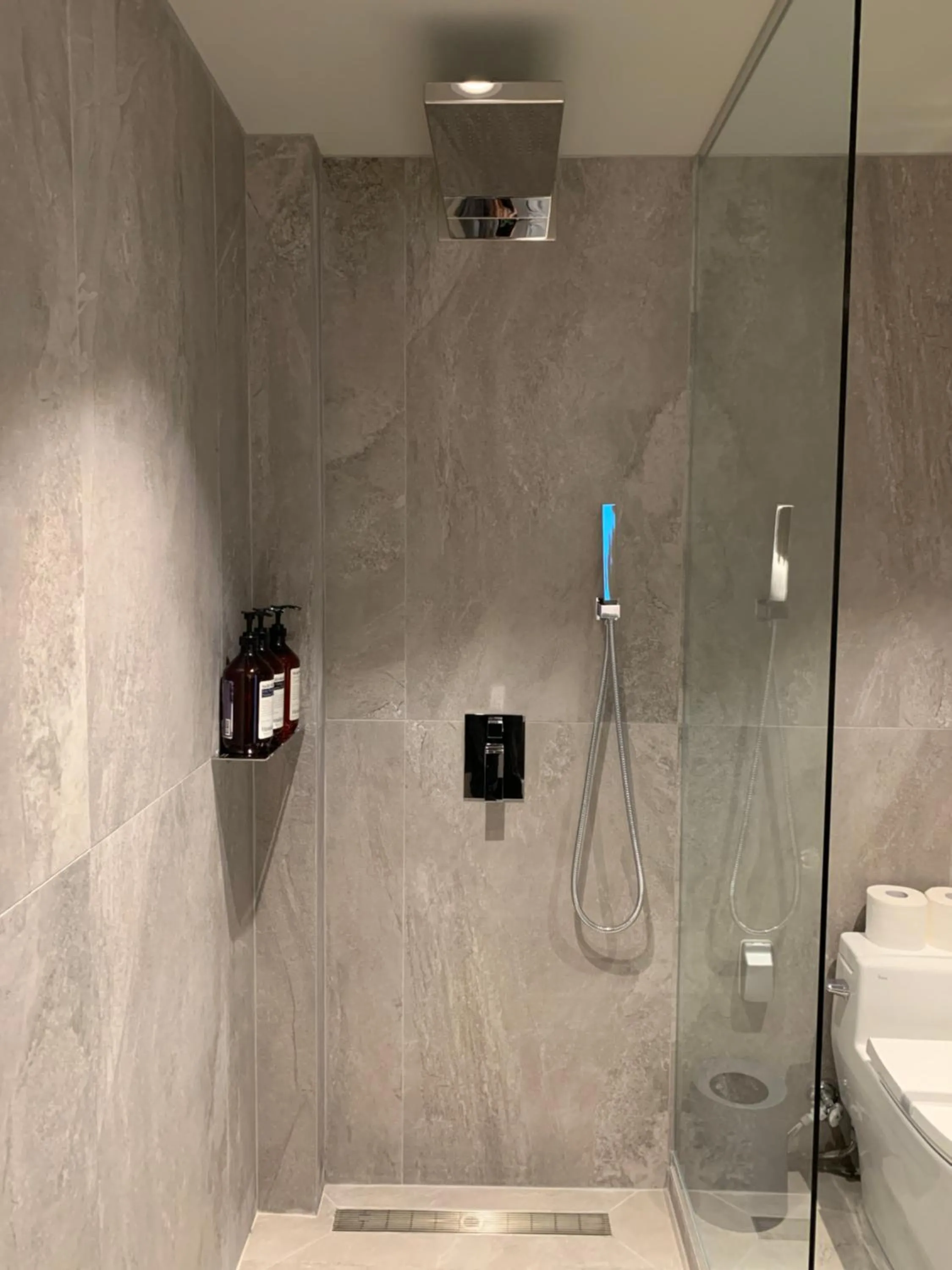 Shower in Hotel SANG SANG & Private SANG SANG POOL VILLA