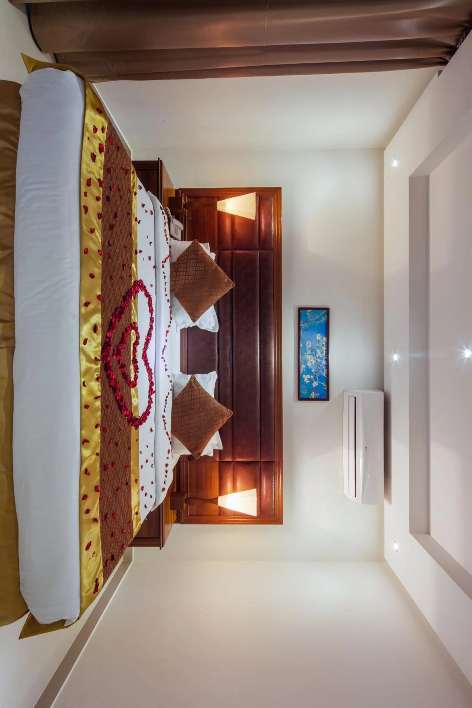 Bedroom, Bed in Burj Alhayah Alfalah