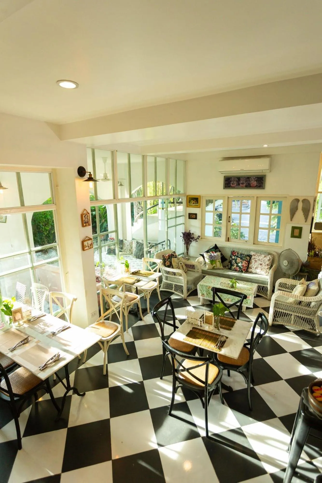 Restaurant/places to eat in Nai Suan Bed and Breakfast