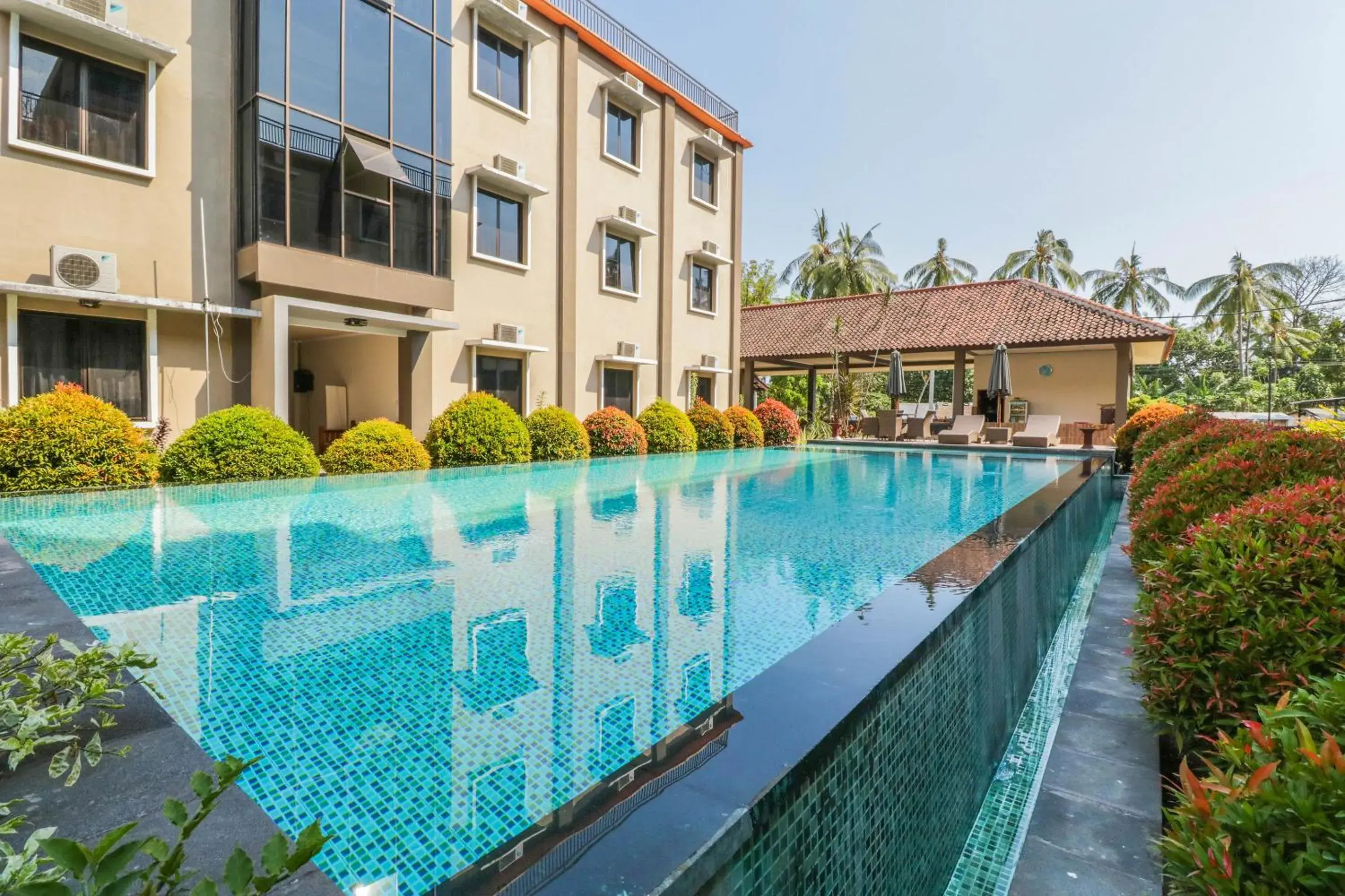 Swimming pool in Grand Senggigi Hotel Swimming pool in Grand Senggigi Hotel