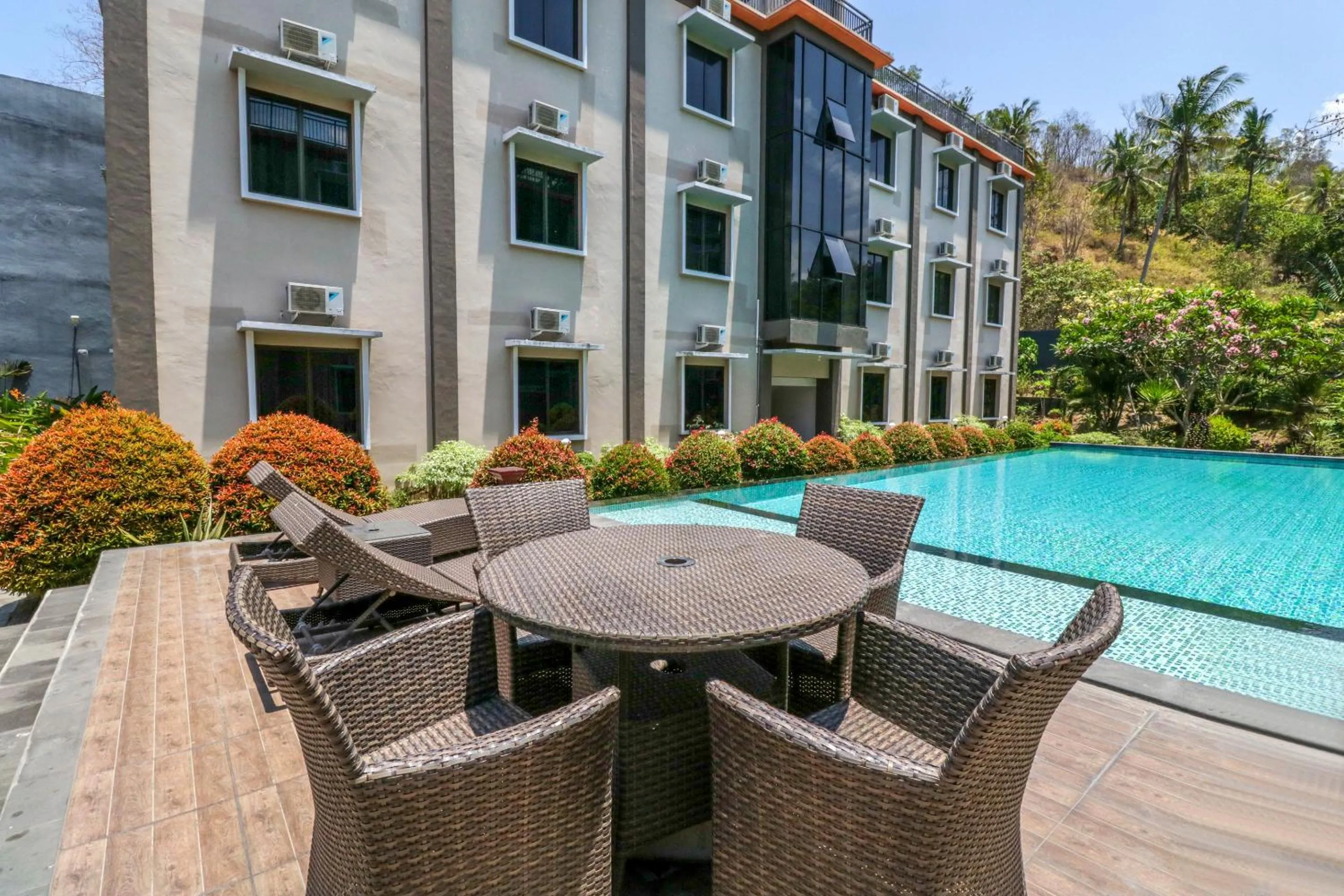 Swimming pool in Grand Senggigi Hotel