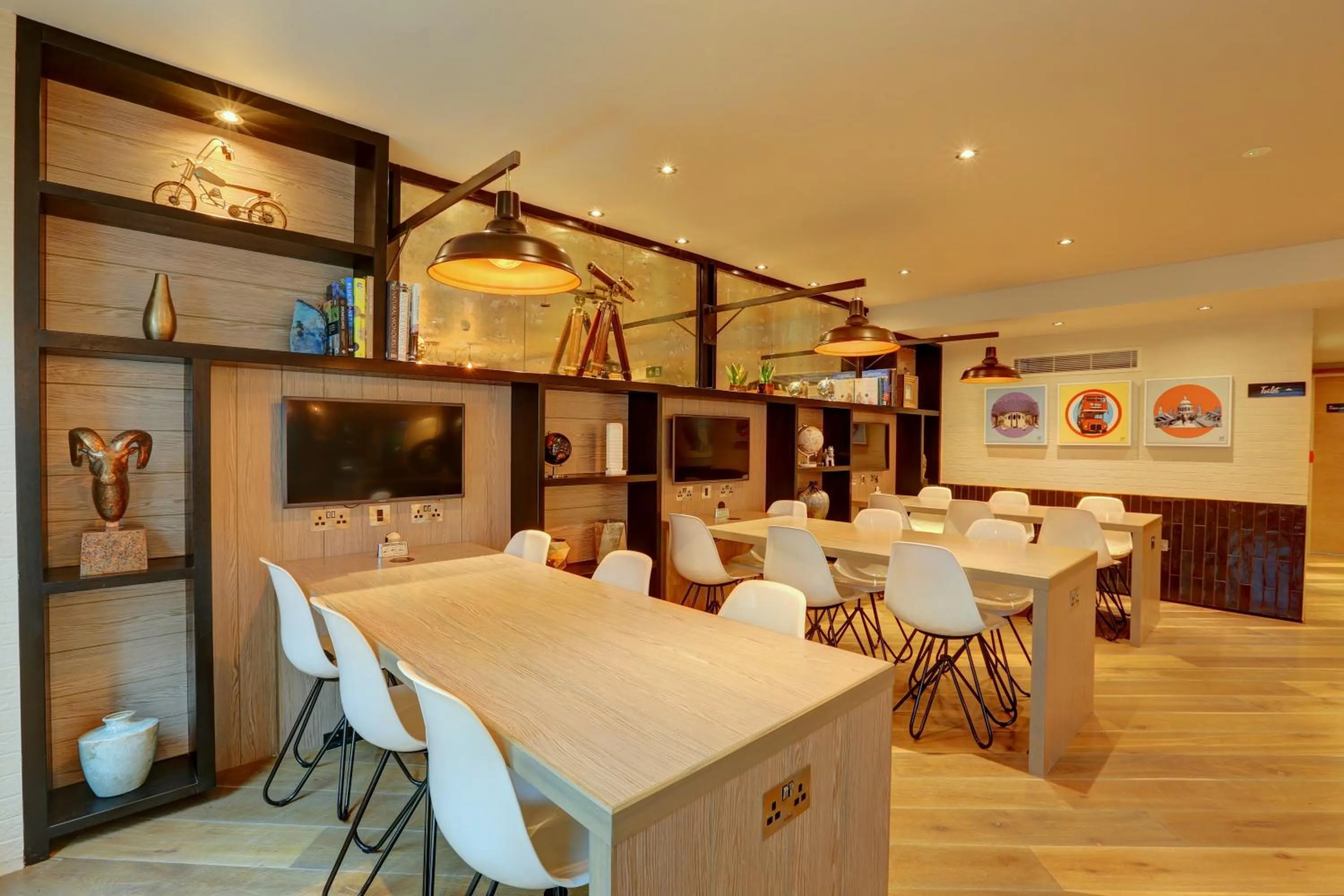 Lounge or bar in hub London - Goodge Street