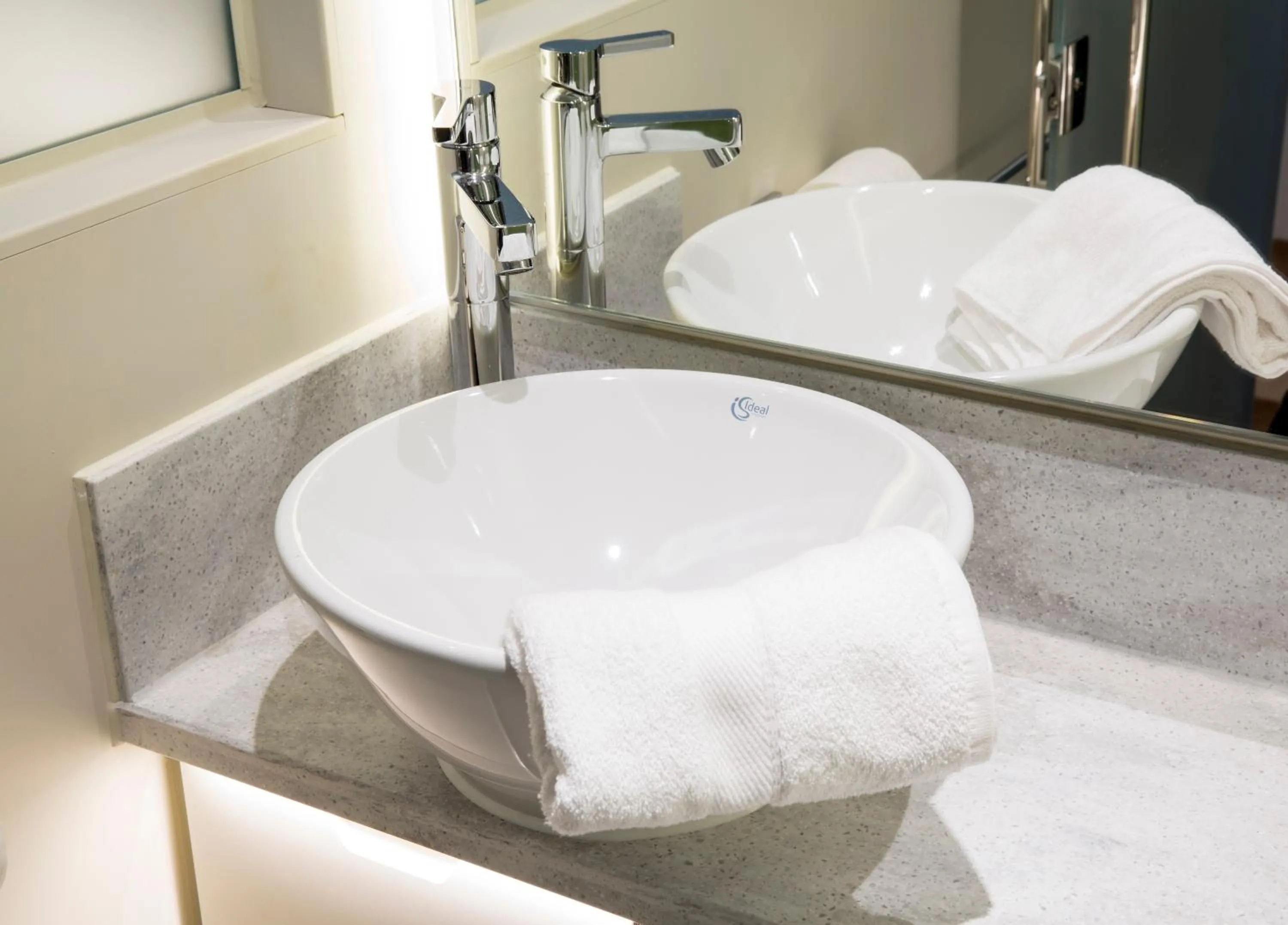 Bathroom in hub London - Goodge Street