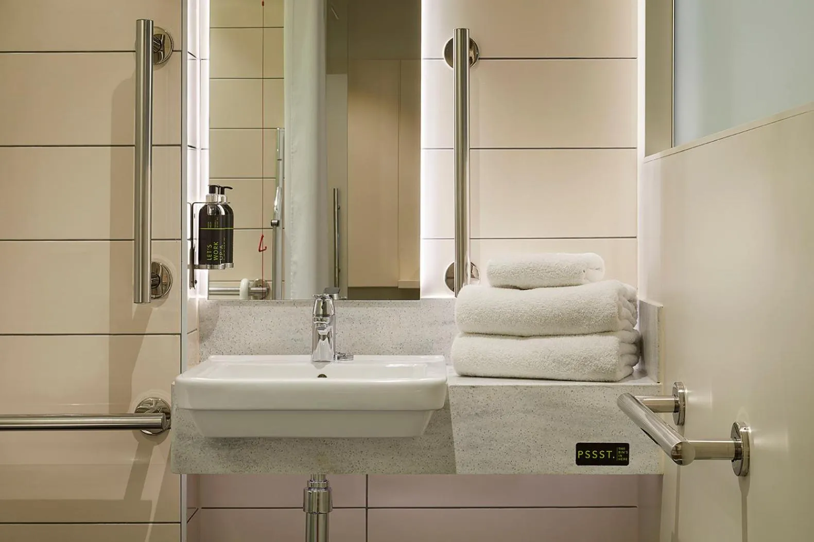 Bathroom in hub London - King's Cross