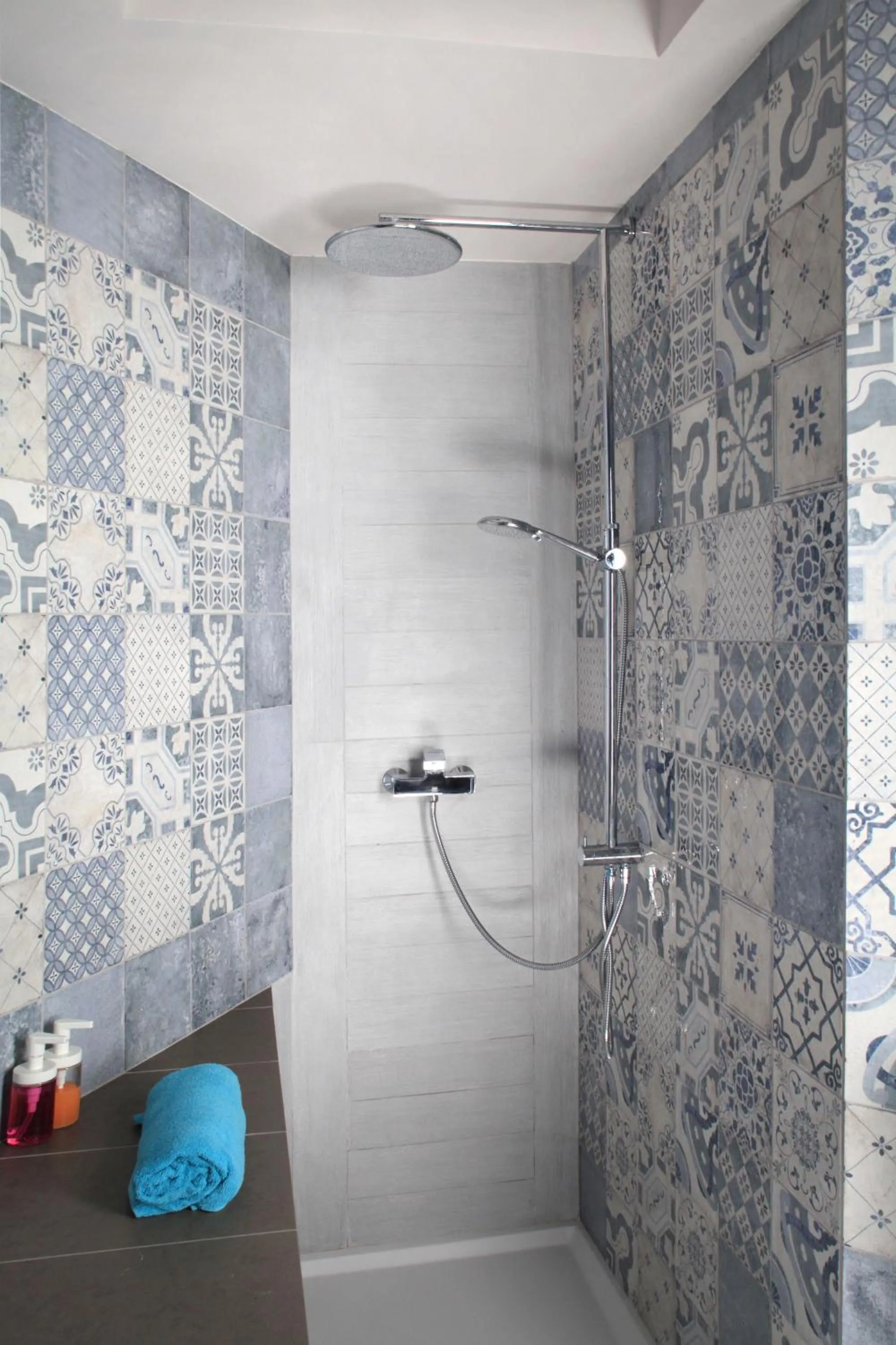 Shower in House Le Prince D'Anvers