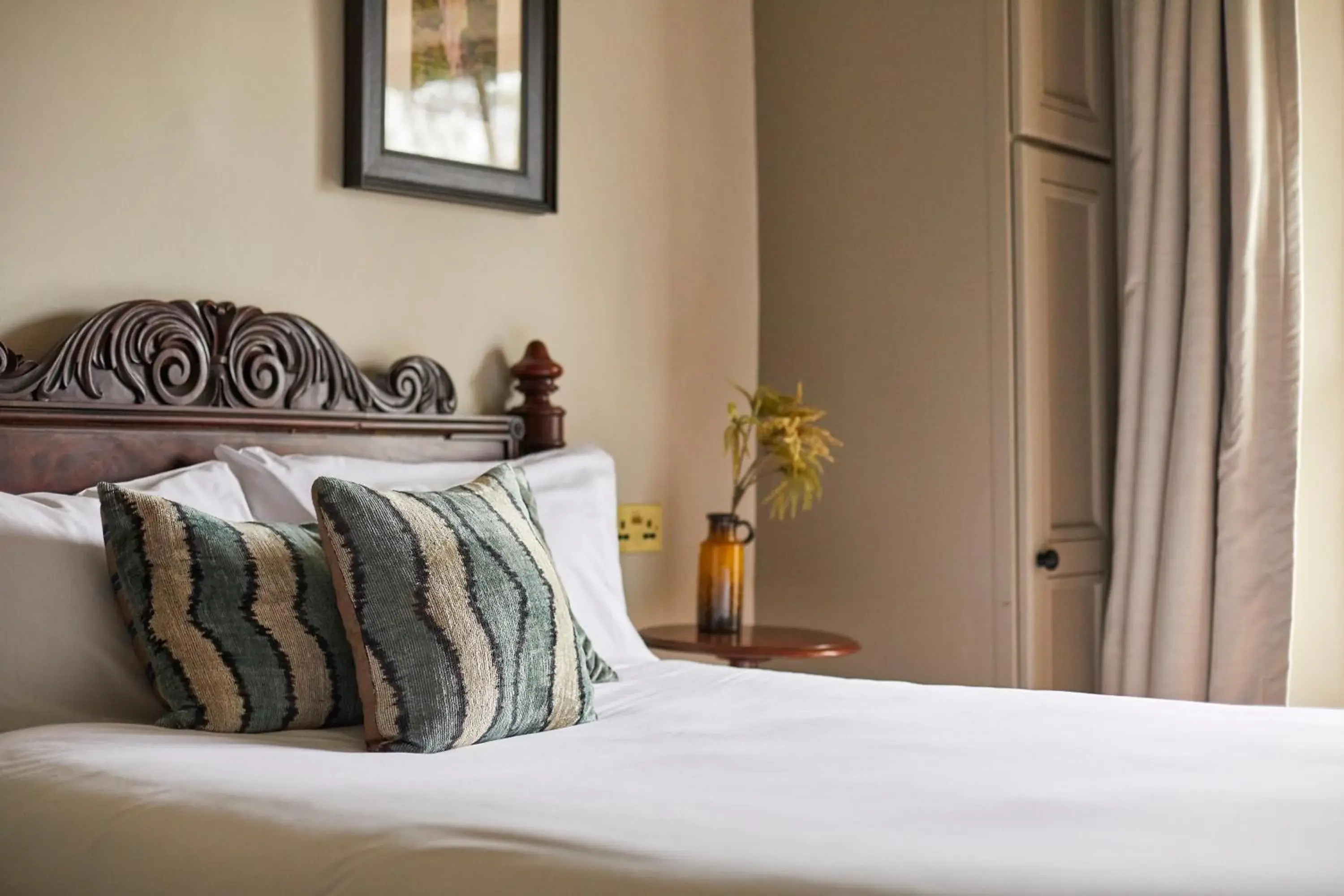 Cozy Room in Victorian House Cozy Room in Victorian House