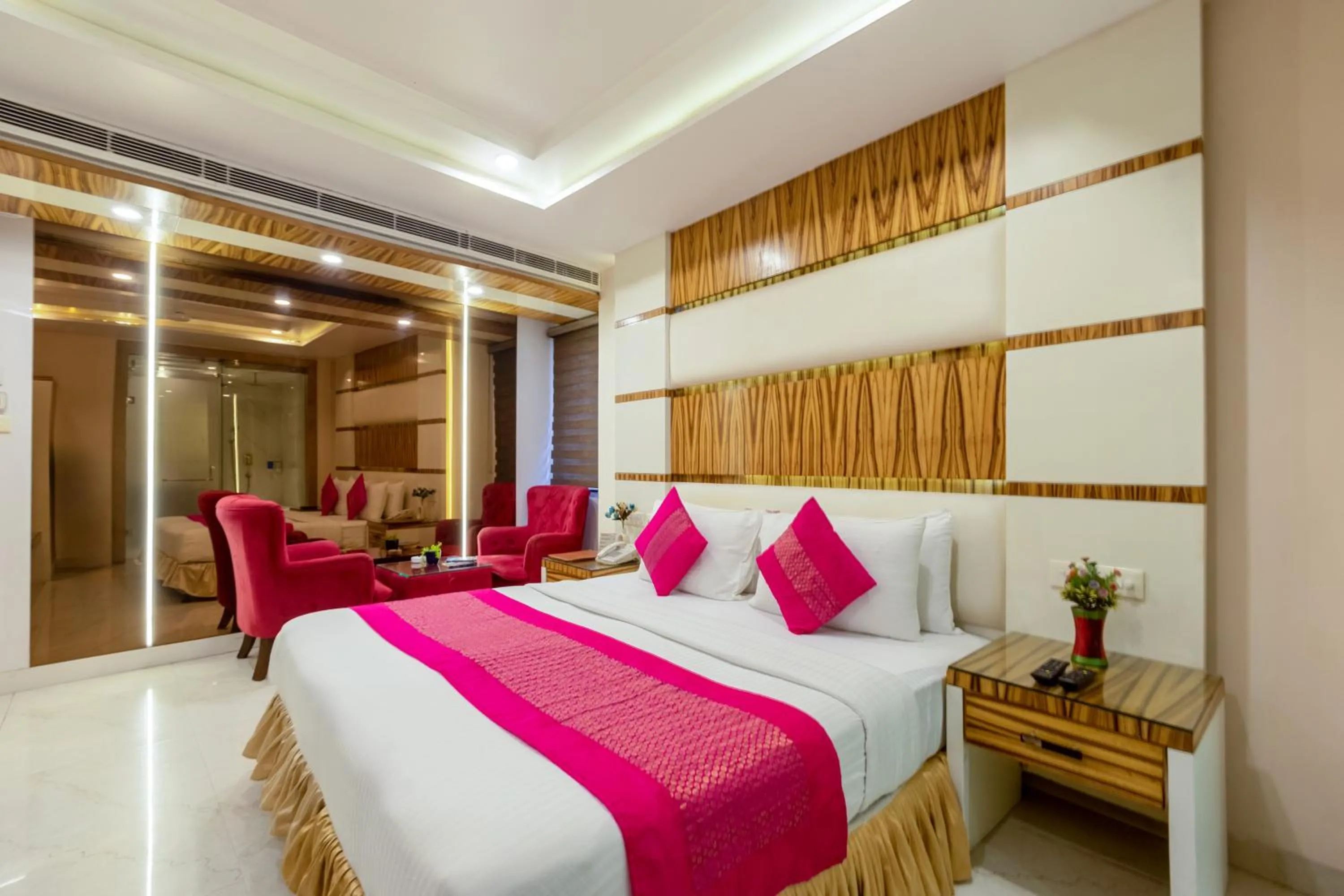 Bed in Aman Continental With Restaurant - 5Mins from Connaught Place ,Railway Station & Metro