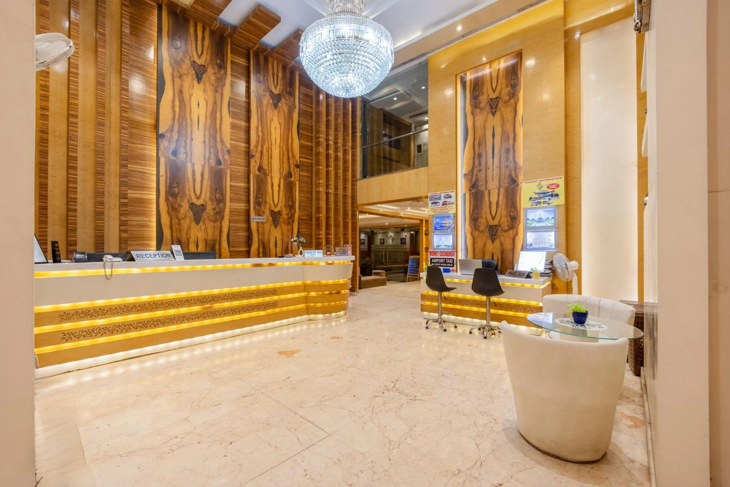 Lobby or reception in Aman Continental With Restaurant - 5Mins from Connaught Place ,Railway Station & Metro