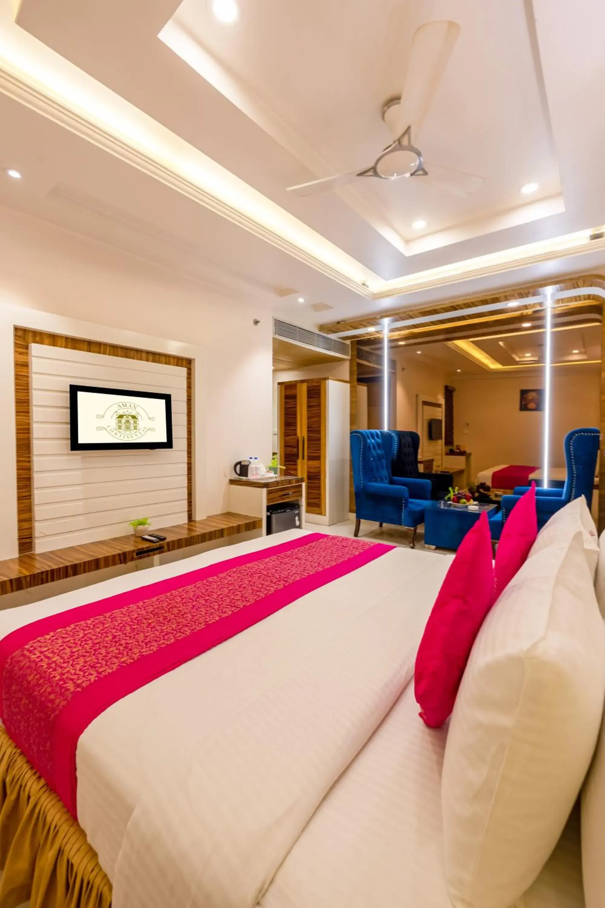 Bedroom, Bed in Aman Continental With Restaurant - 5Mins from Connaught Place ,Railway Station & Metro Bedroom, Bed in Aman Continental With Restaurant - 5Mins from Connaught Place ,Railway Station & Metro