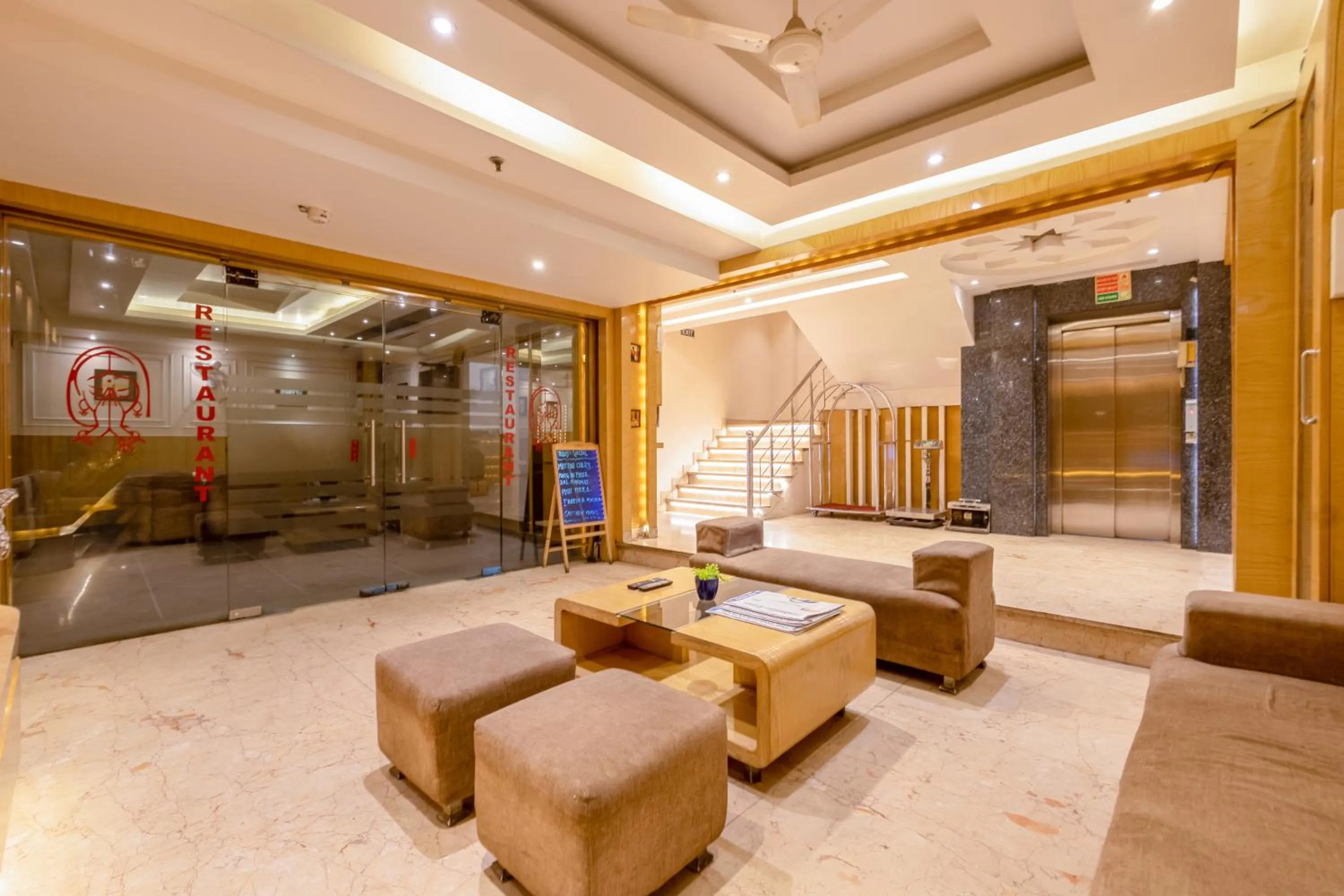 Lobby or reception in Aman Continental With Restaurant - 5Mins from Connaught Place ,Railway Station & Metro