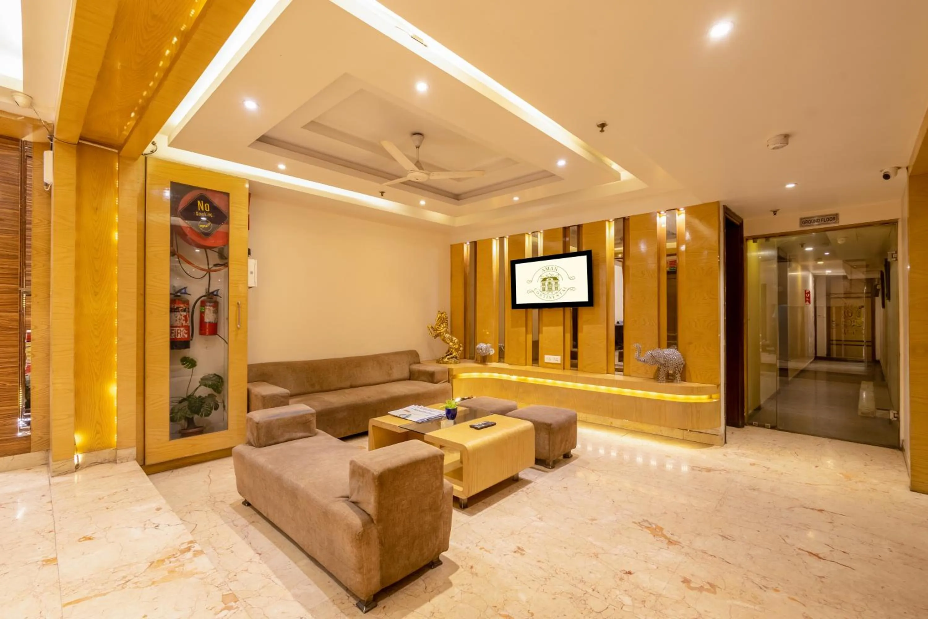 Lobby or reception in Aman Continental With Restaurant - 5Mins from Connaught Place ,Railway Station & Metro