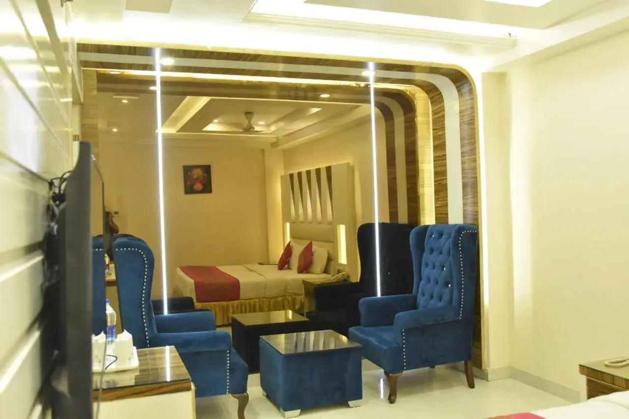 Living room in Aman Continental With Restaurant - 5Mins from Connaught Place ,Railway Station & Metro Living room in Aman Continental With Restaurant - 5Mins from Connaught Place ,Railway Station & Metro