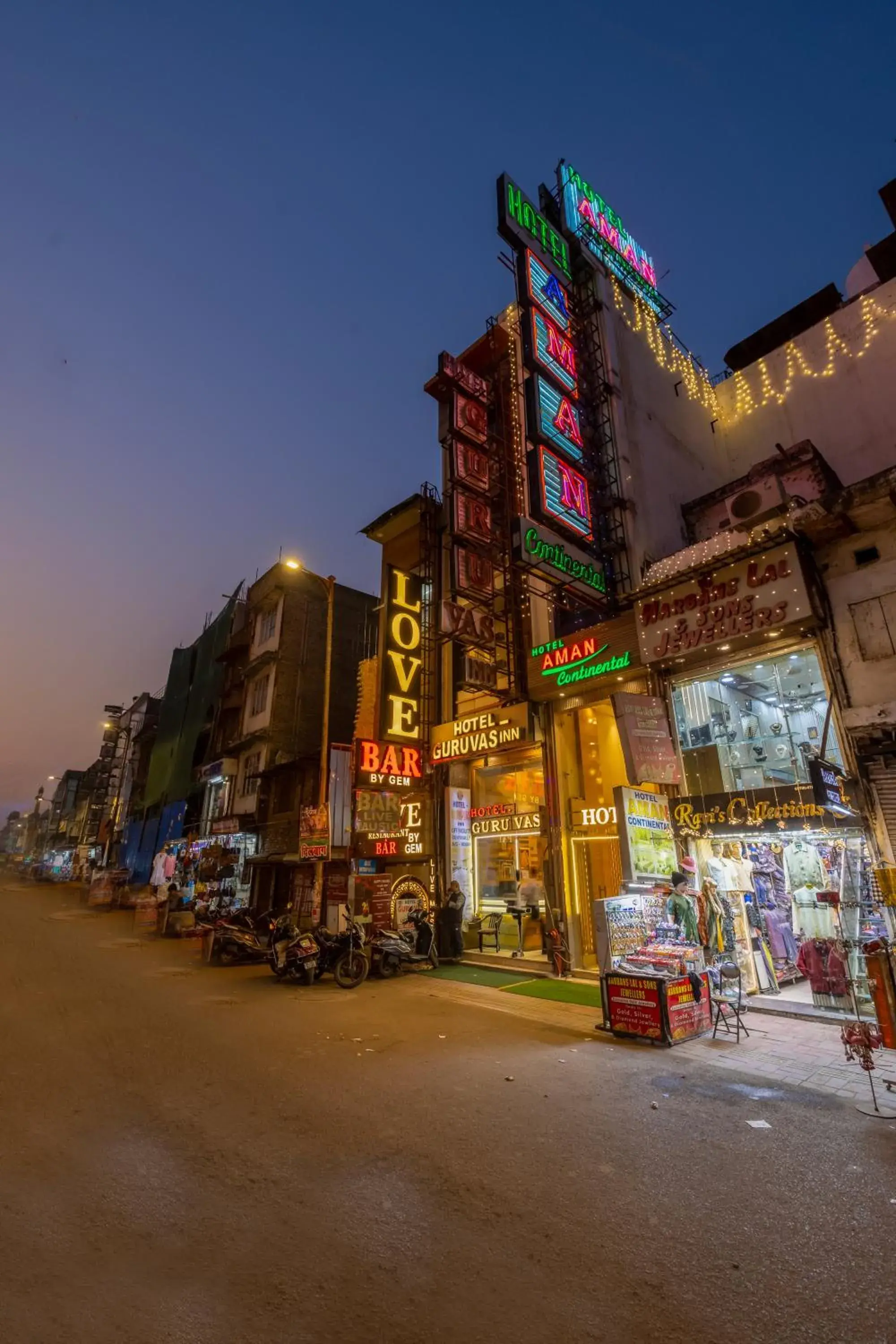 Property building in Aman Continental With Restaurant - 5Mins from Connaught Place ,Railway Station & Metro Property building in Aman Continental With Restaurant - 5Mins from Connaught Place ,Railway Station & Metro