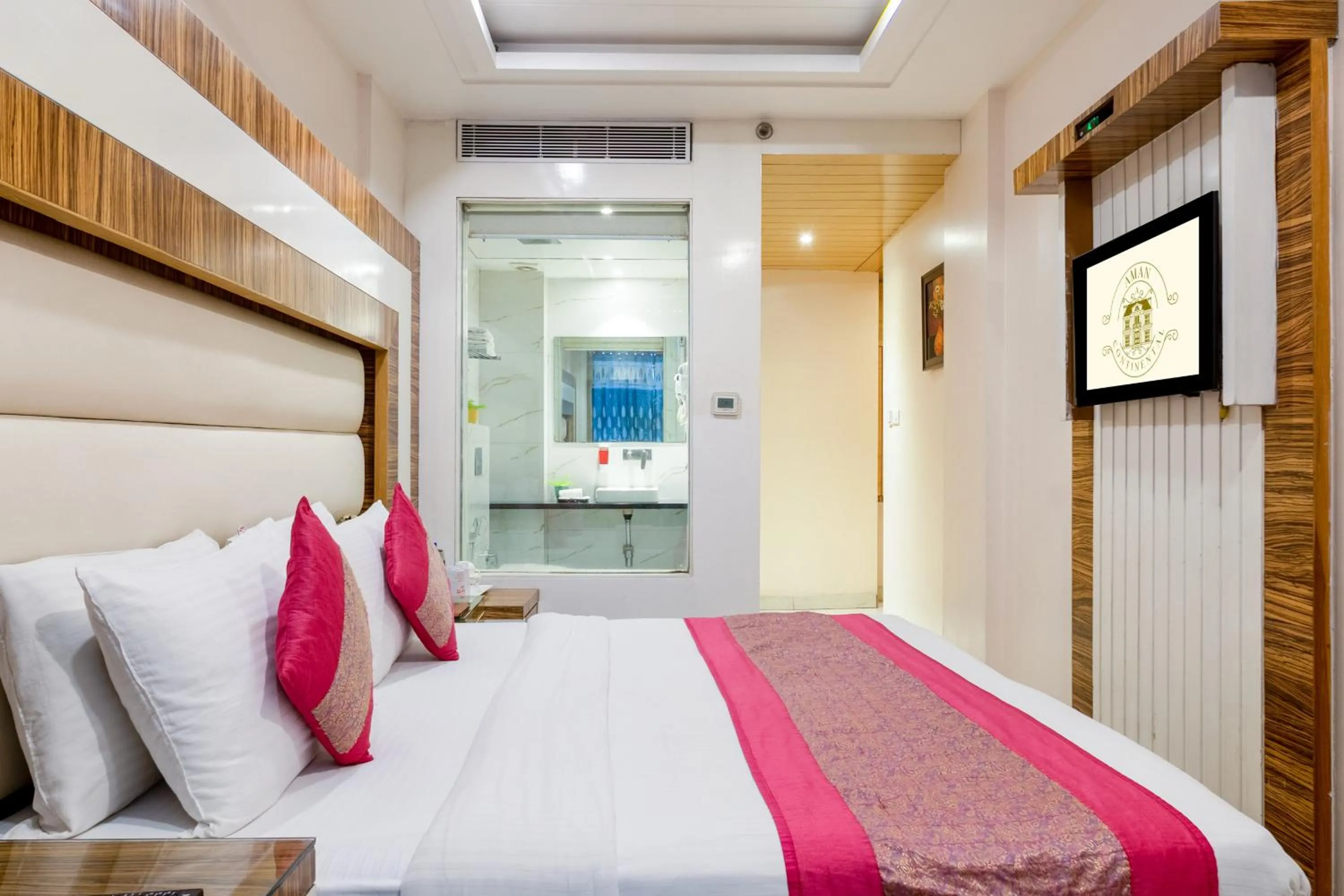 Bed in Aman Continental With Restaurant - 5Mins from Connaught Place ,Railway Station & Metro
