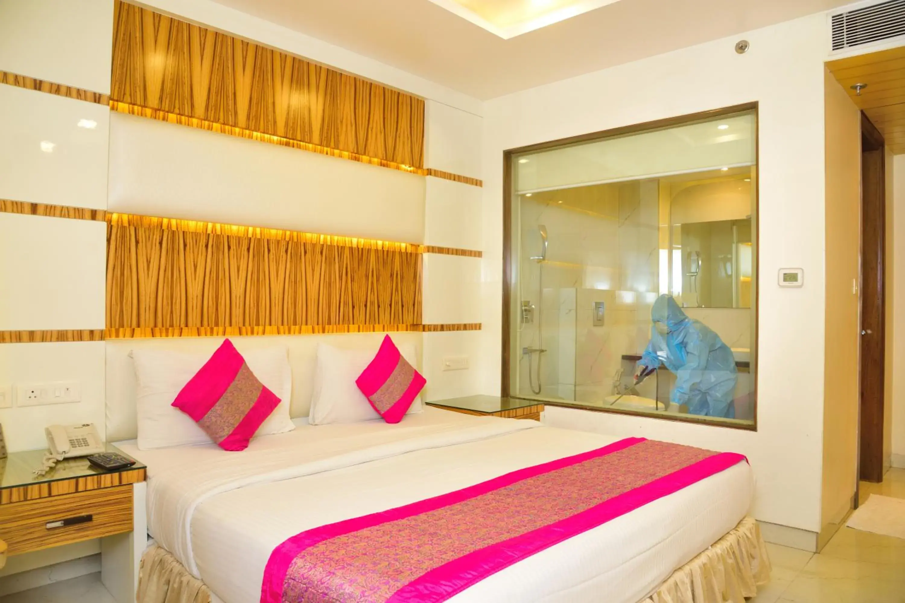 Bedroom, Bed in Aman Continental - 2Mins from Railway Station and 5 Mins from Metro Bedroom, Bed in Aman Continental - 2Mins from Railway Station and 5 Mins from Metro