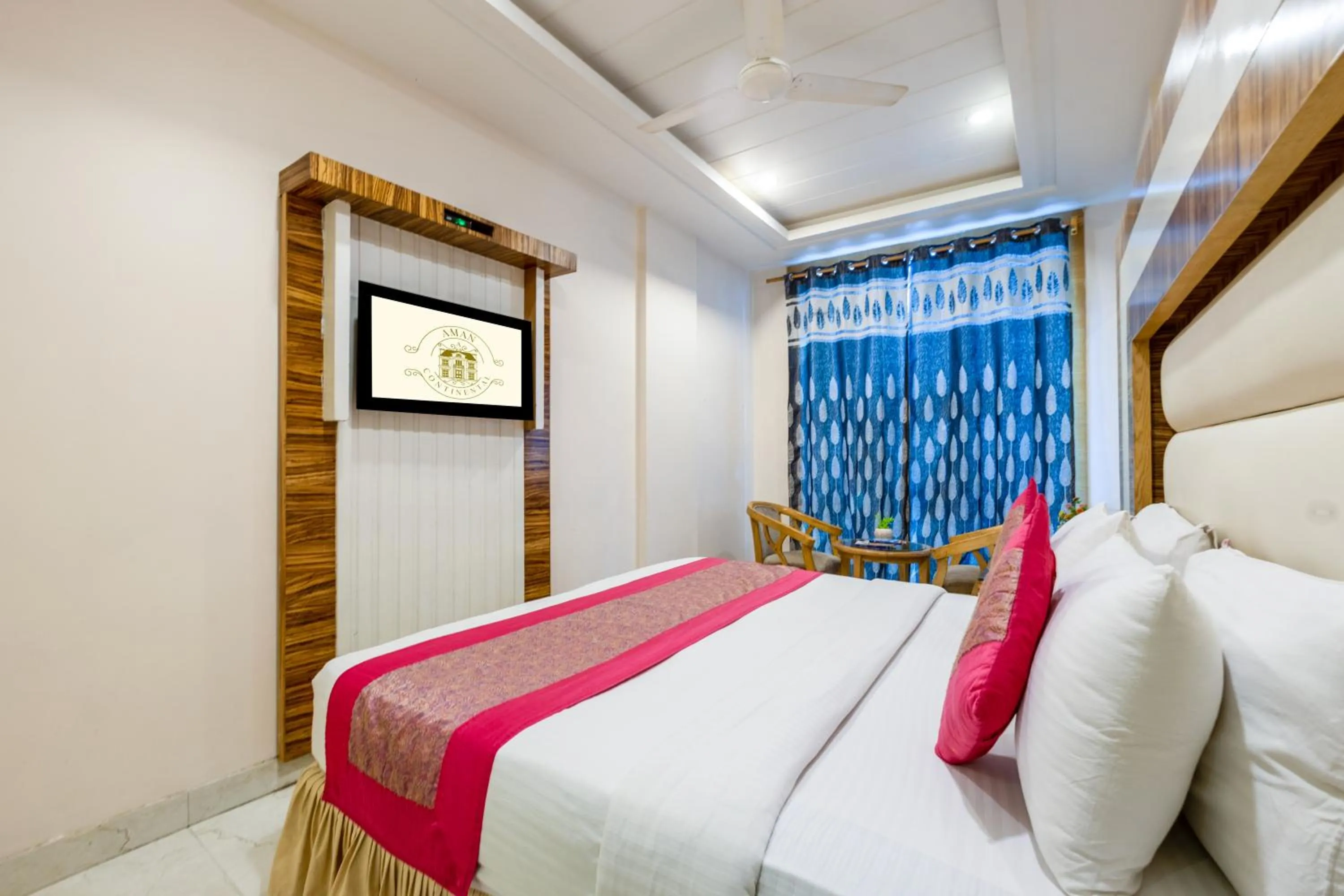 Bed in Aman Continental With Restaurant - 5Mins from Connaught Place ,Railway Station & Metro