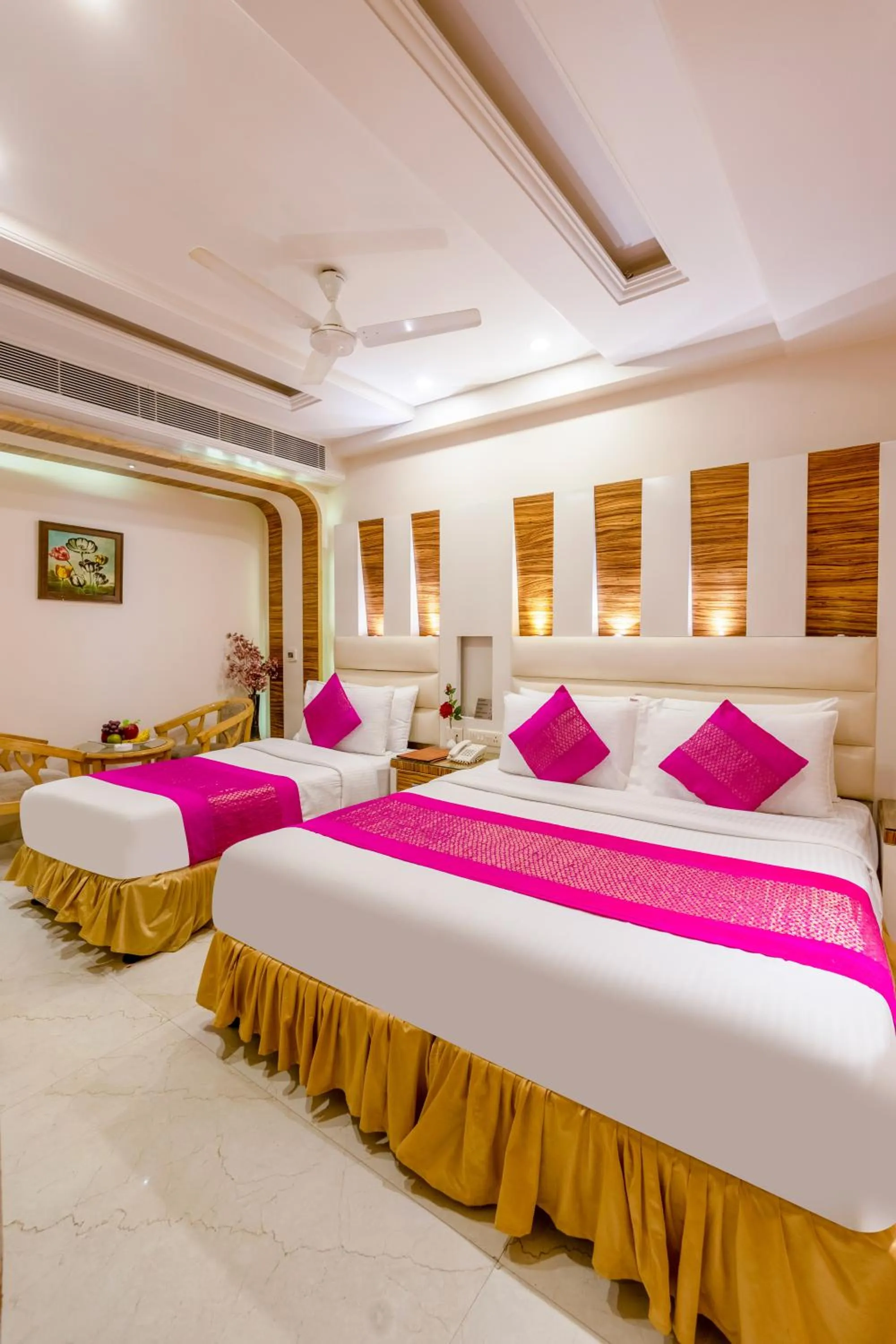 Bed in Aman Continental With Restaurant - 5Mins from Connaught Place ,Railway Station & Metro