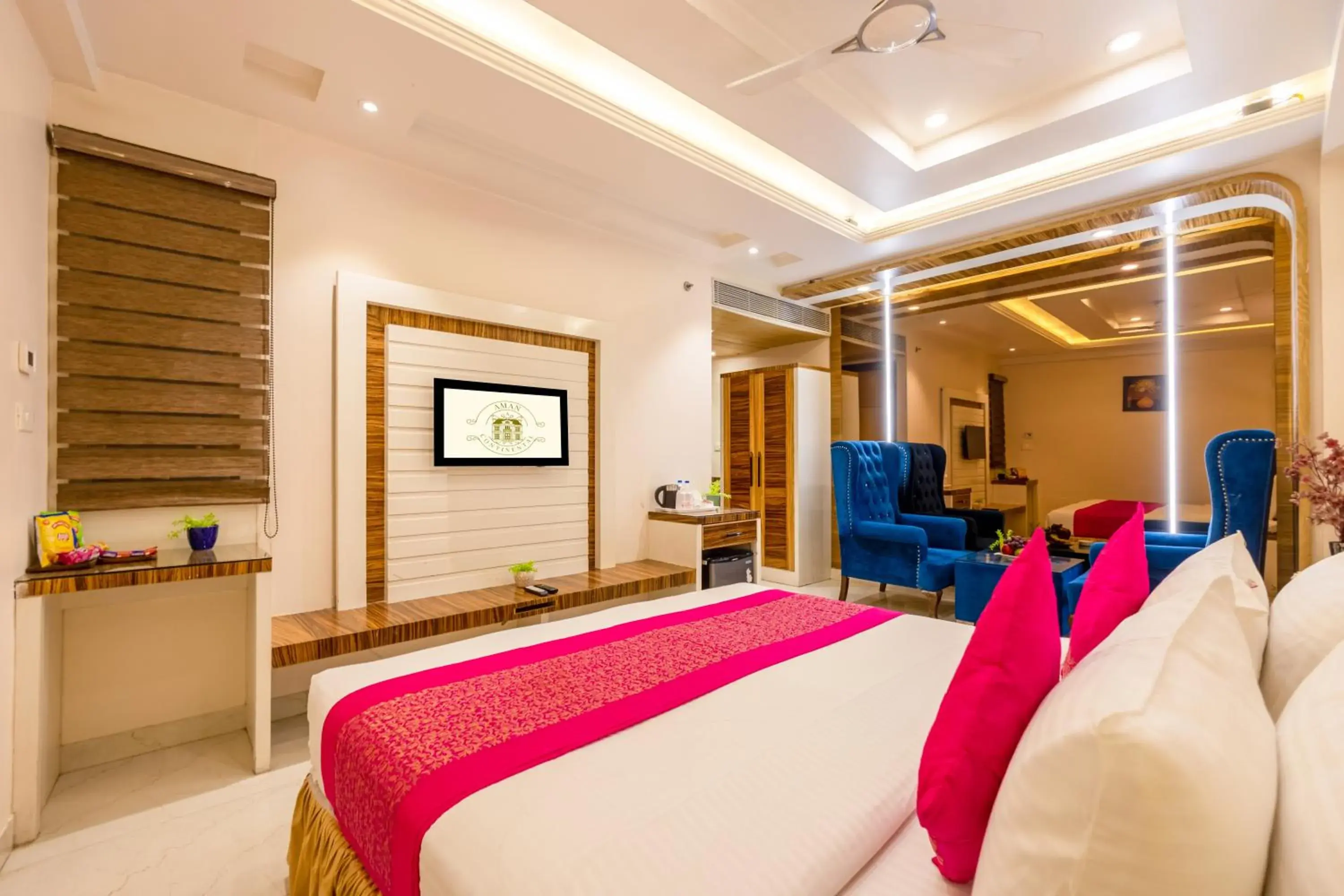 Bedroom, Bed in Aman Continental With Restaurant - 5Mins from Connaught Place ,Railway Station & Metro Bedroom, Bed in Aman Continental With Restaurant - 5Mins from Connaught Place ,Railway Station & Metro