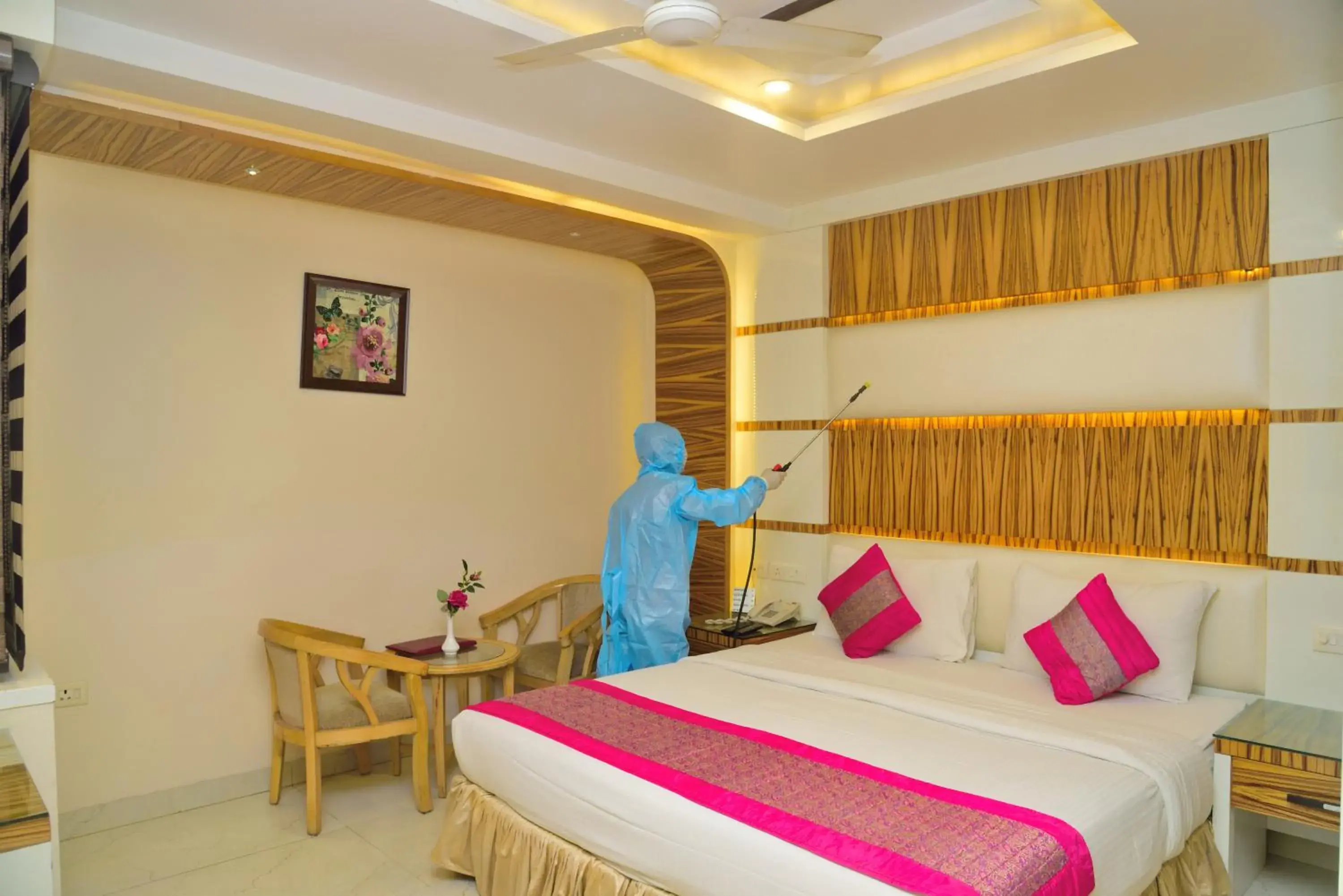 Staff, Bed in Aman Continental - 2Mins from Railway Station and 5 Mins from Metro Staff, Bed in Aman Continental - 2Mins from Railway Station and 5 Mins from Metro