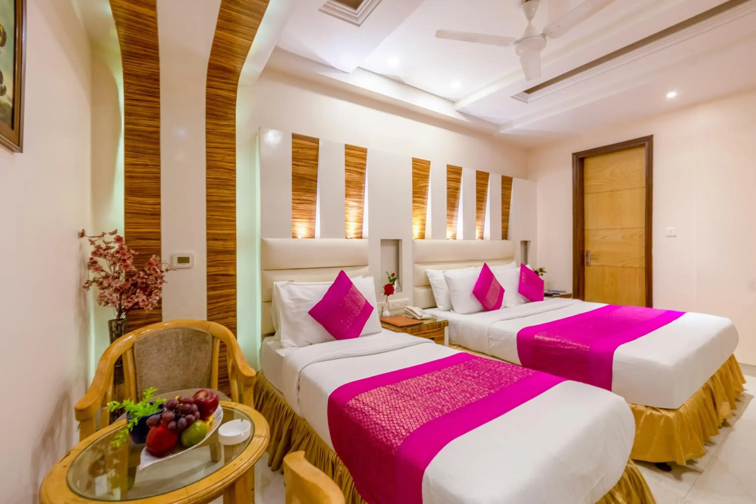 Bed in Aman Continental With Restaurant - 5Mins from Connaught Place ,Railway Station & Metro Bed in Aman Continental With Restaurant - 5Mins from Connaught Place ,Railway Station & Metro