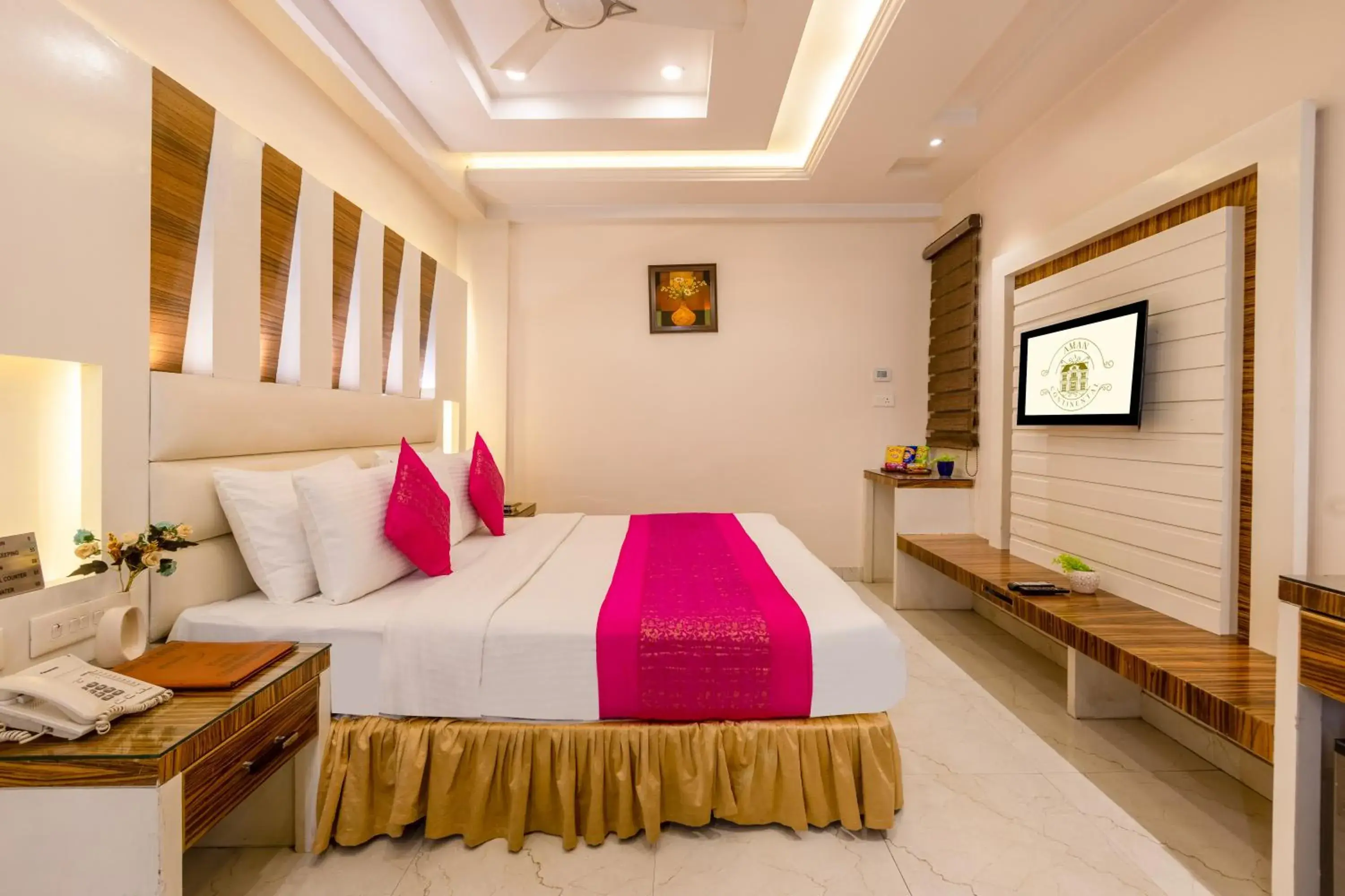 Photo of the whole room, Bed in Aman Continental With Restaurant - 5Mins from Connaught Place ,Railway Station & Metro Photo of the whole room, Bed in Aman Continental With Restaurant - 5Mins from Connaught Place ,Railway Station & Metro