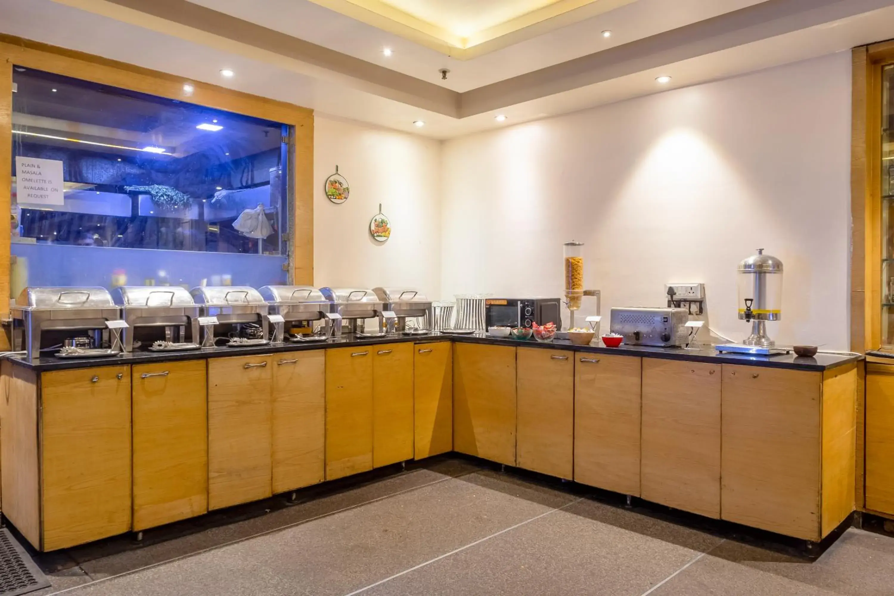 Coffee/tea facilities in Aman Continental With Restaurant - 5Mins from Connaught Place ,Railway Station & Metro Coffee/tea facilities in Aman Continental With Restaurant - 5Mins from Connaught Place ,Railway Station & Metro