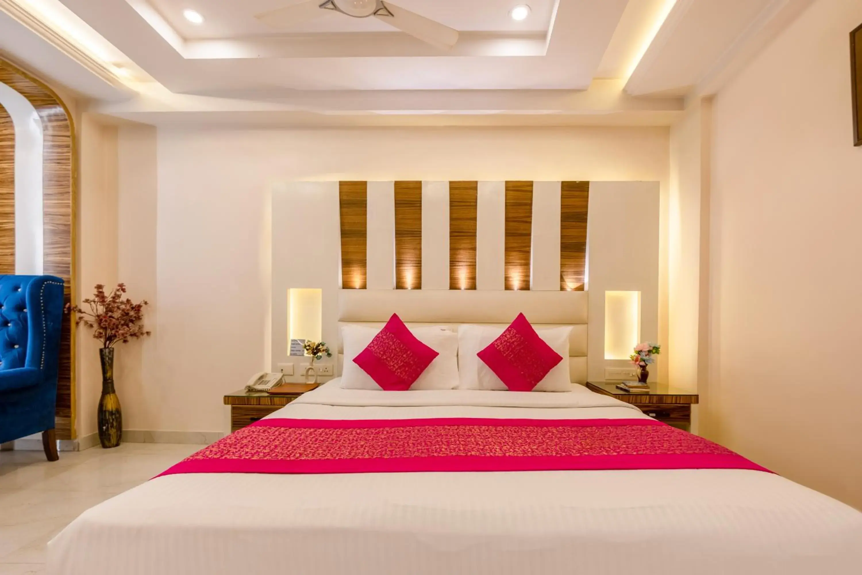 Bed in Aman Continental With Restaurant - 5Mins from Connaught Place ,Railway Station & Metro Bed in Aman Continental With Restaurant - 5Mins from Connaught Place ,Railway Station & Metro