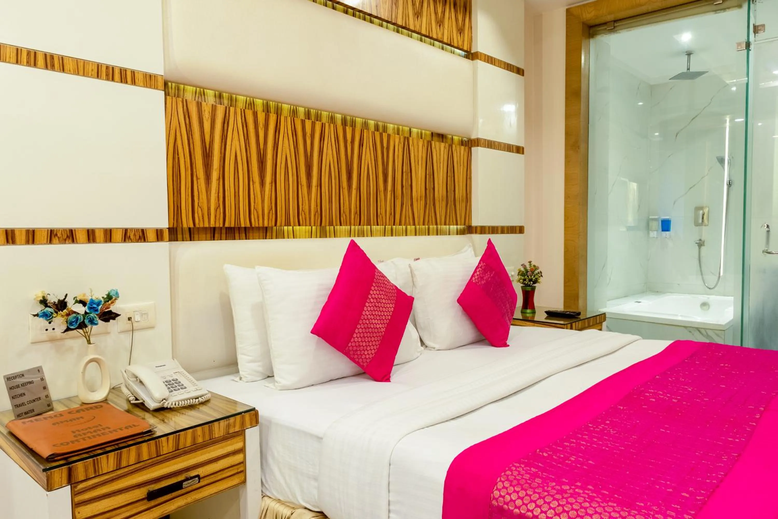 Bed in Aman Continental With Restaurant - 5Mins from Connaught Place ,Railway Station & Metro