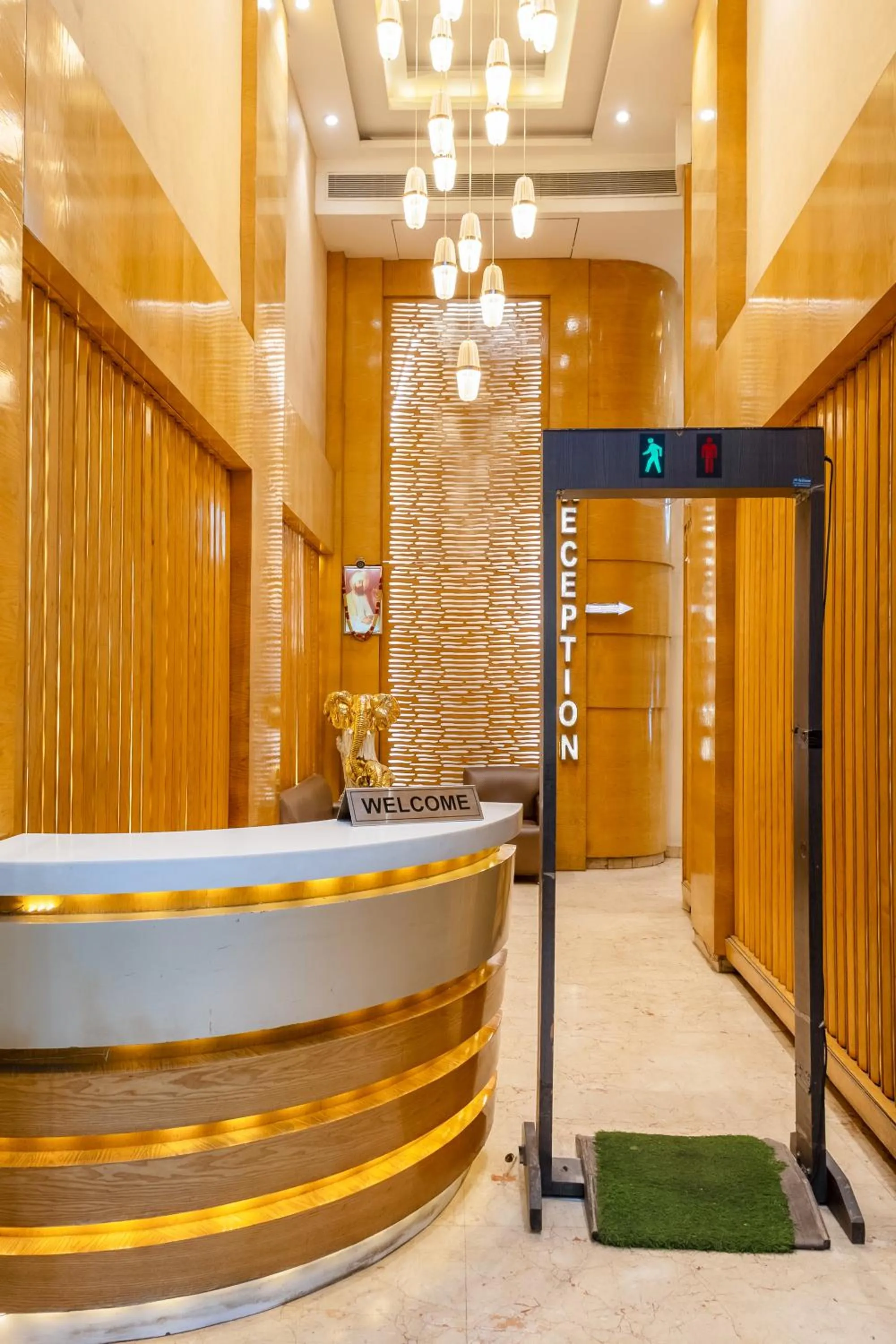 Lobby or reception in Aman Continental With Restaurant - 5Mins from Connaught Place ,Railway Station & Metro