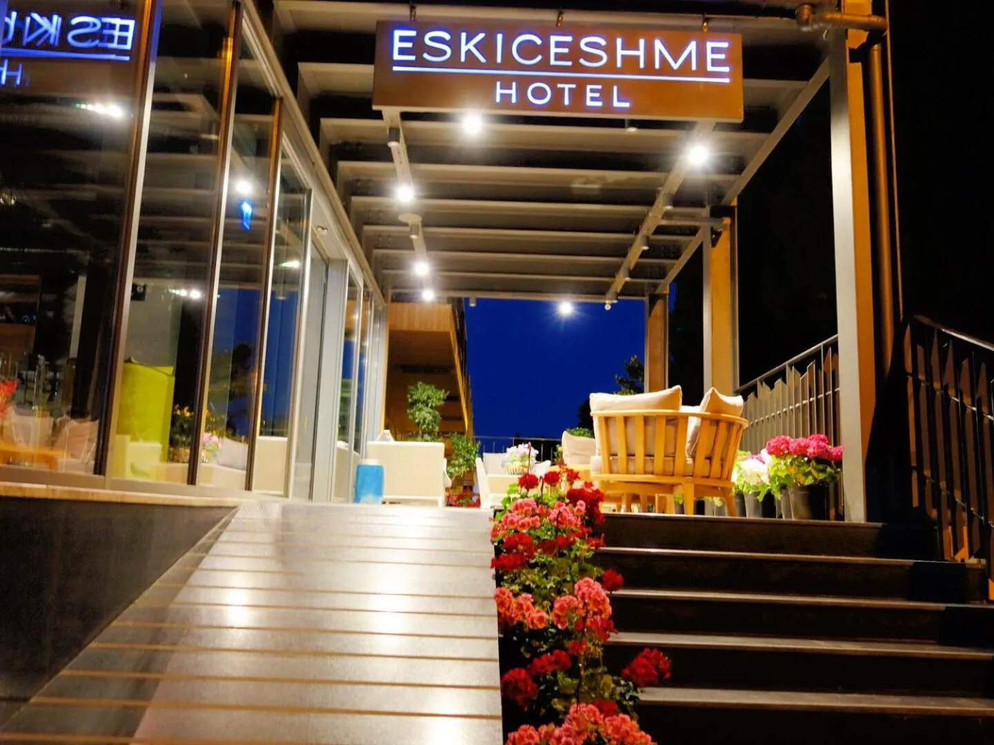 Facade/Entrance in Eskiceshme Bodrum Marina