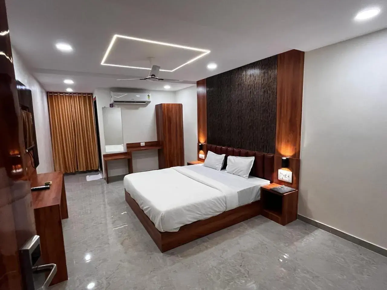 Deluxe Room (2 Adults + 1 Child) in Hotel Avion Park Executive Deluxe Room (2 Adults + 1 Child) in Hotel Avion Park Executive