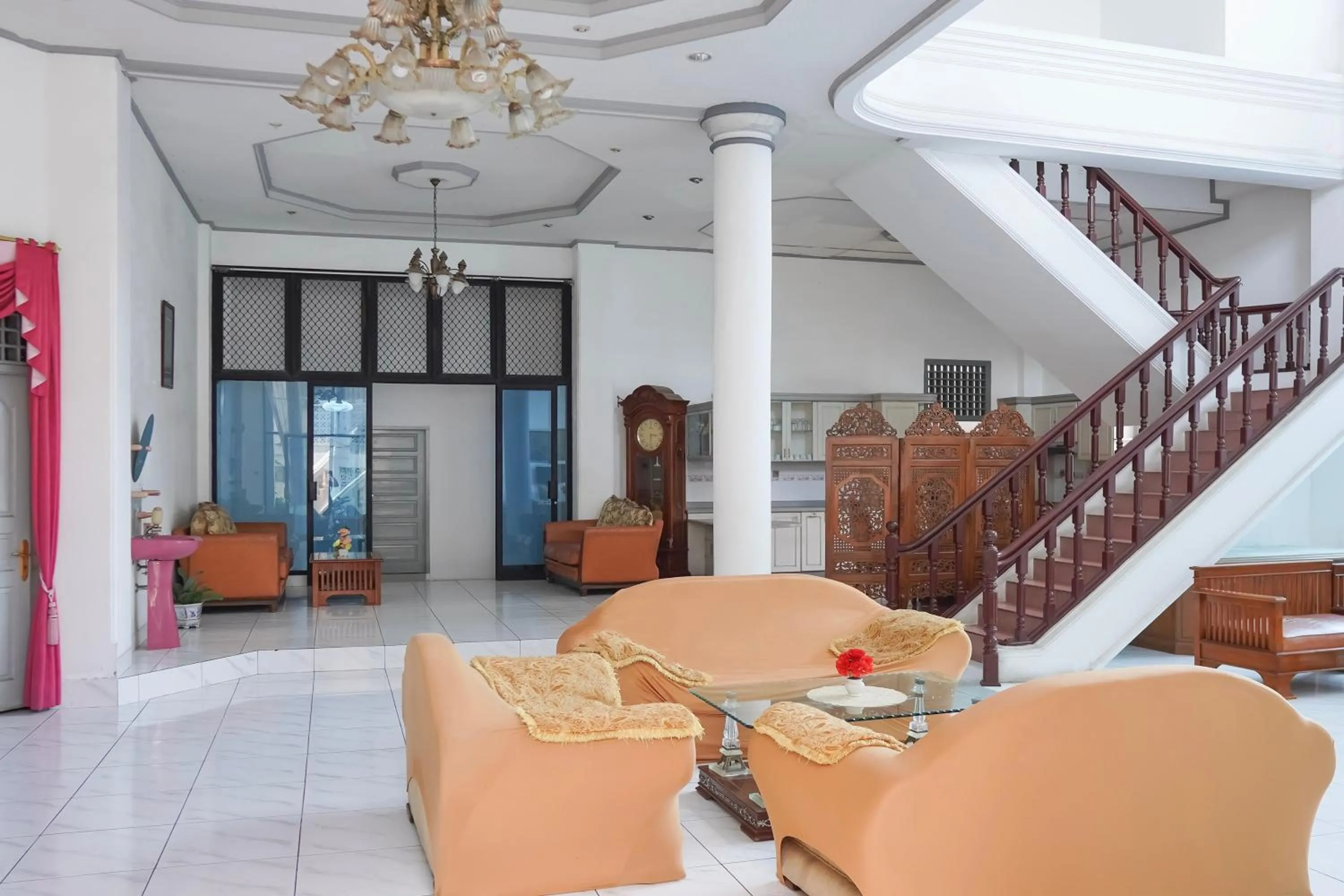 Lobby or reception in Collection O near Universitas Negeri Padang formerly Hotel Amra