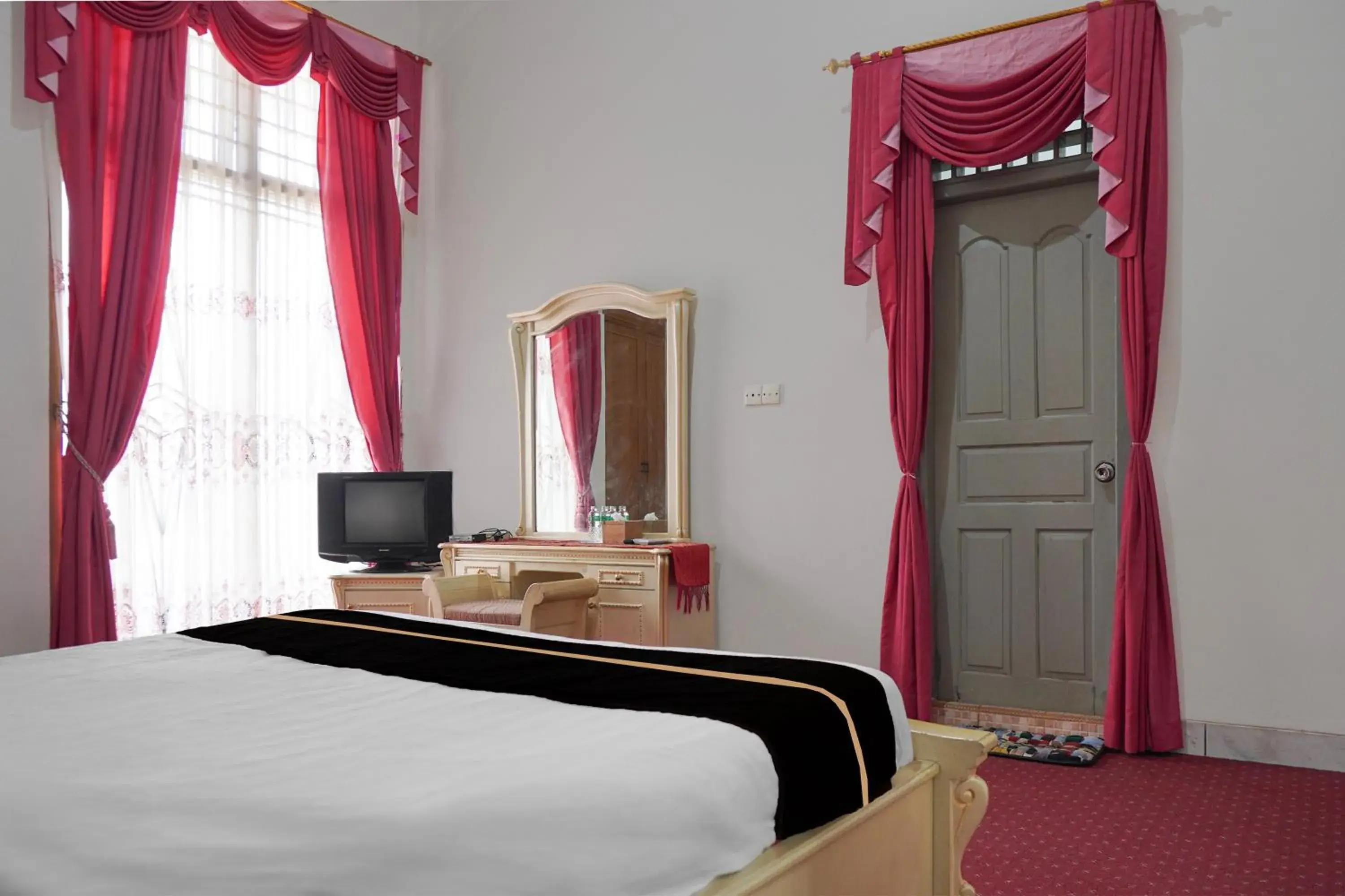 Family Suite in Collection O near Universitas Negeri Padang formerly Hotel Amra Family Suite in Collection O near Universitas Negeri Padang formerly Hotel Amra